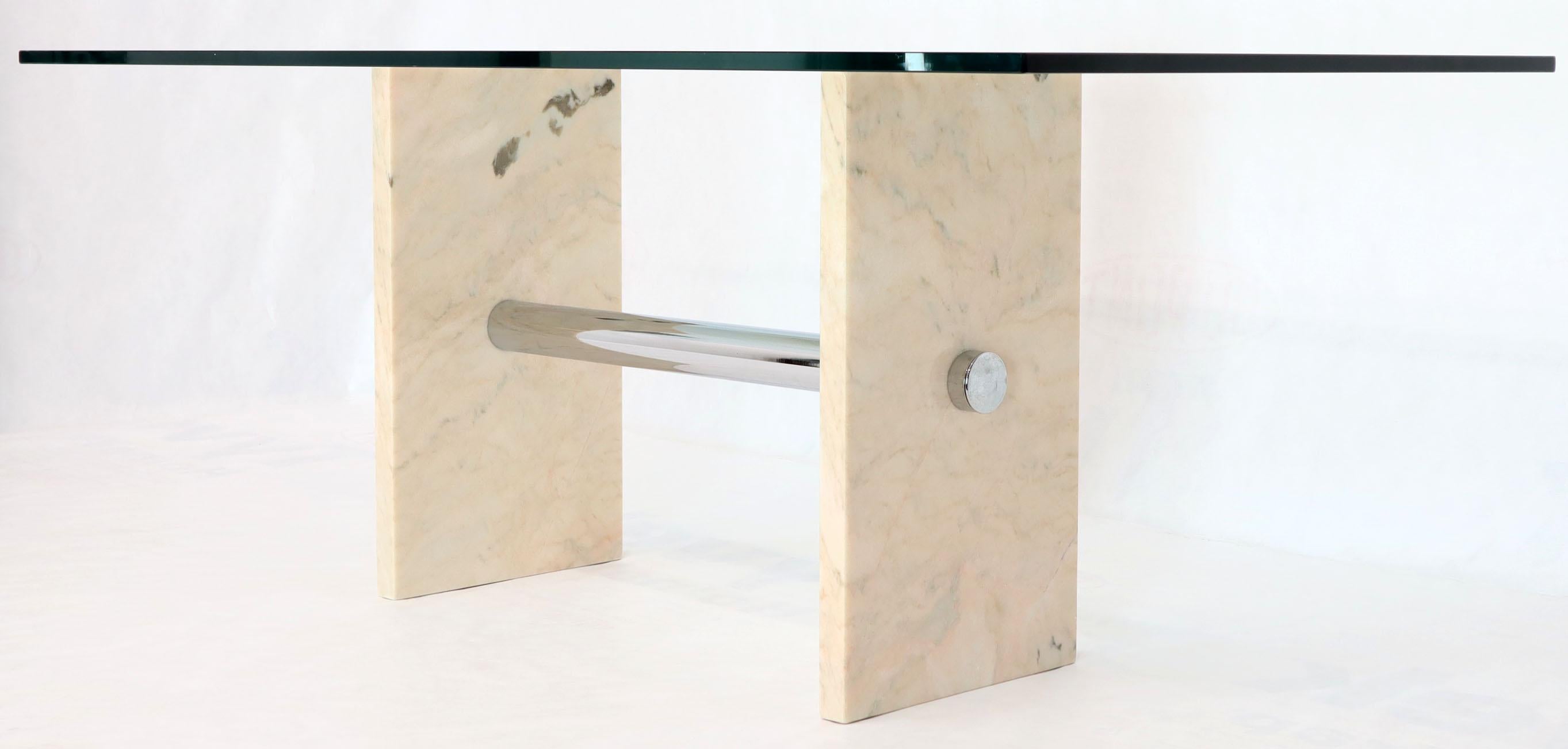 Américain Table de conférence rectangulaire pour salle à manger avec plateau en verre, base en marbre et chrome en vente
