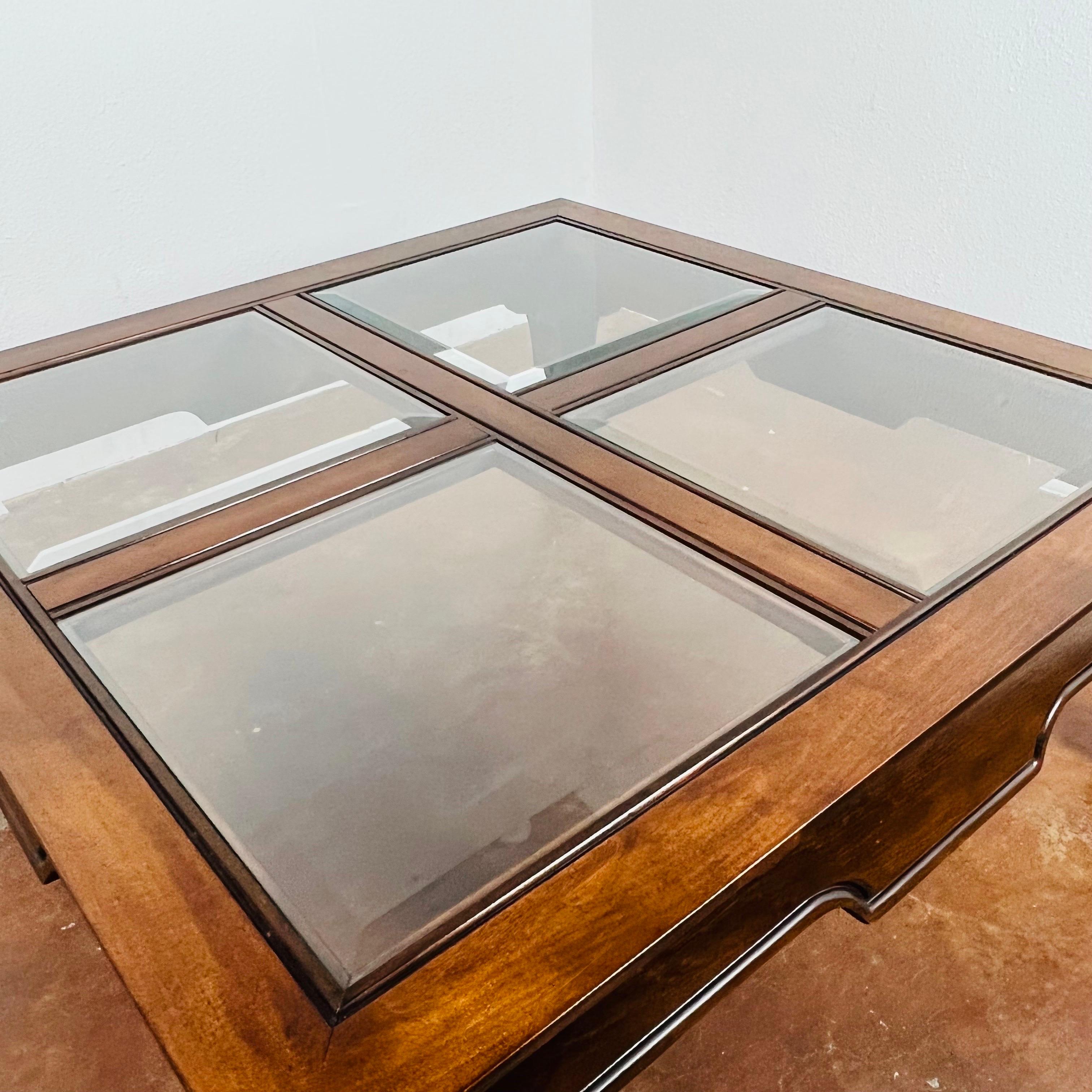 Table basse de style Ming avec plateau en verre 9