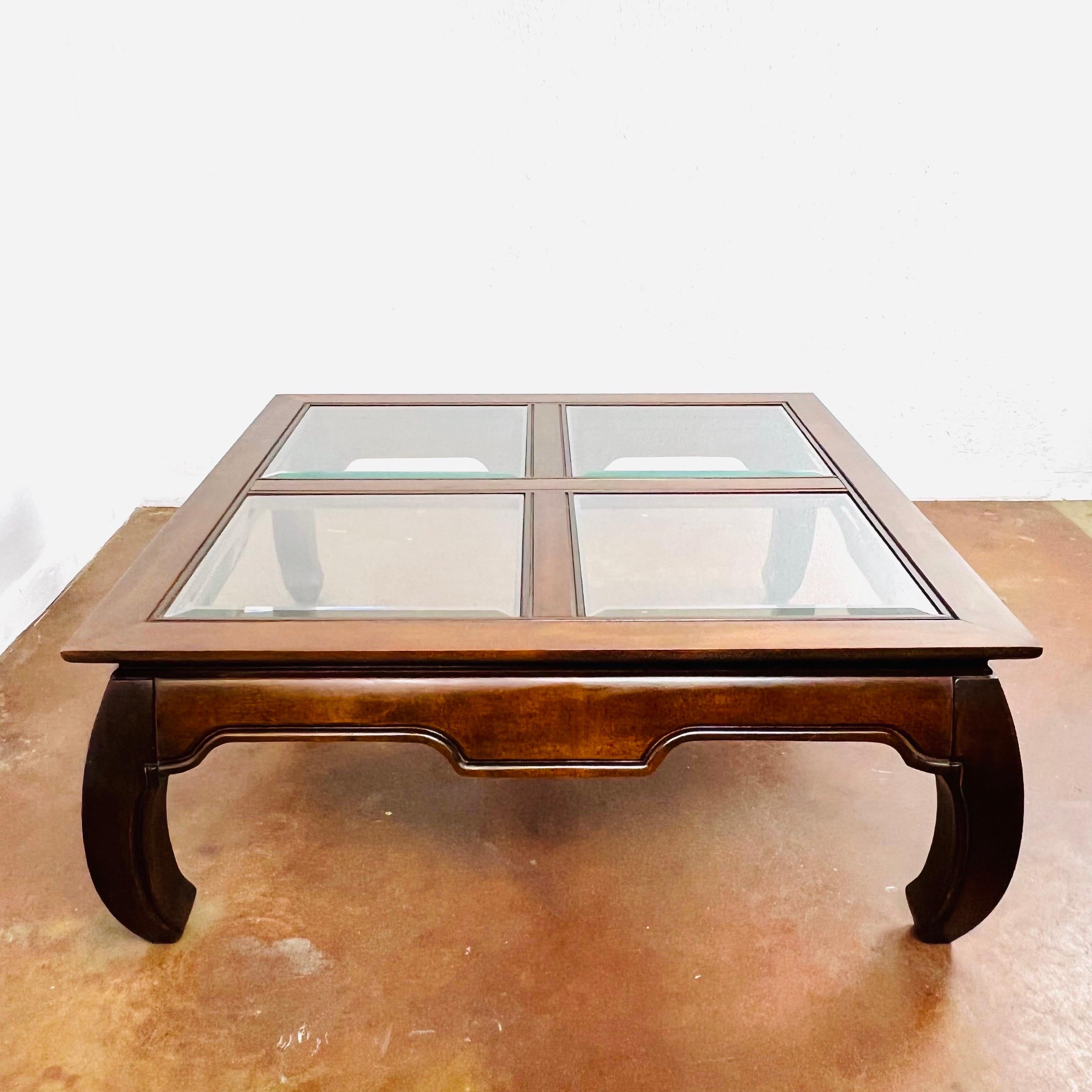 Table basse de style Ming avec plateau en verre 2