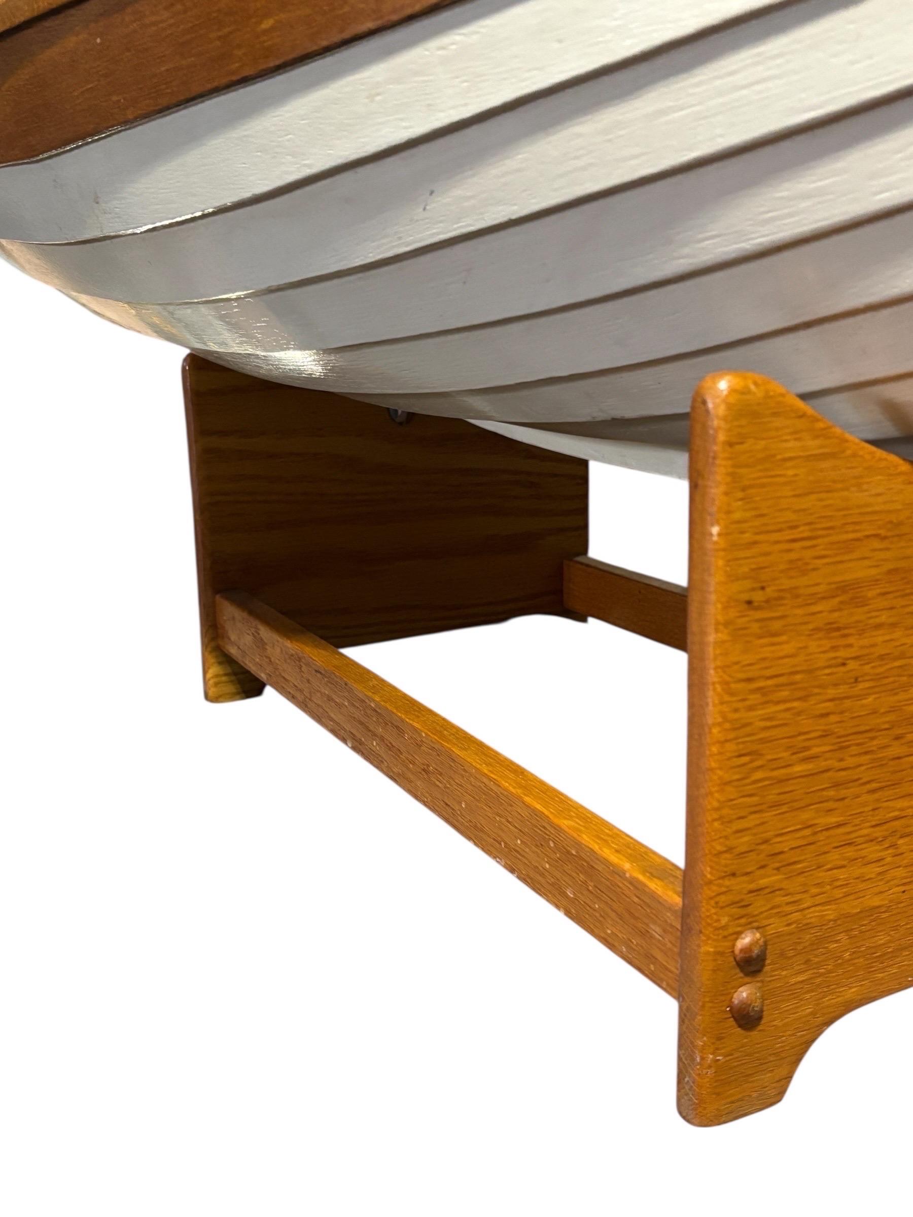 Mesa baja Rowboat con tapa de cristal en venta 1