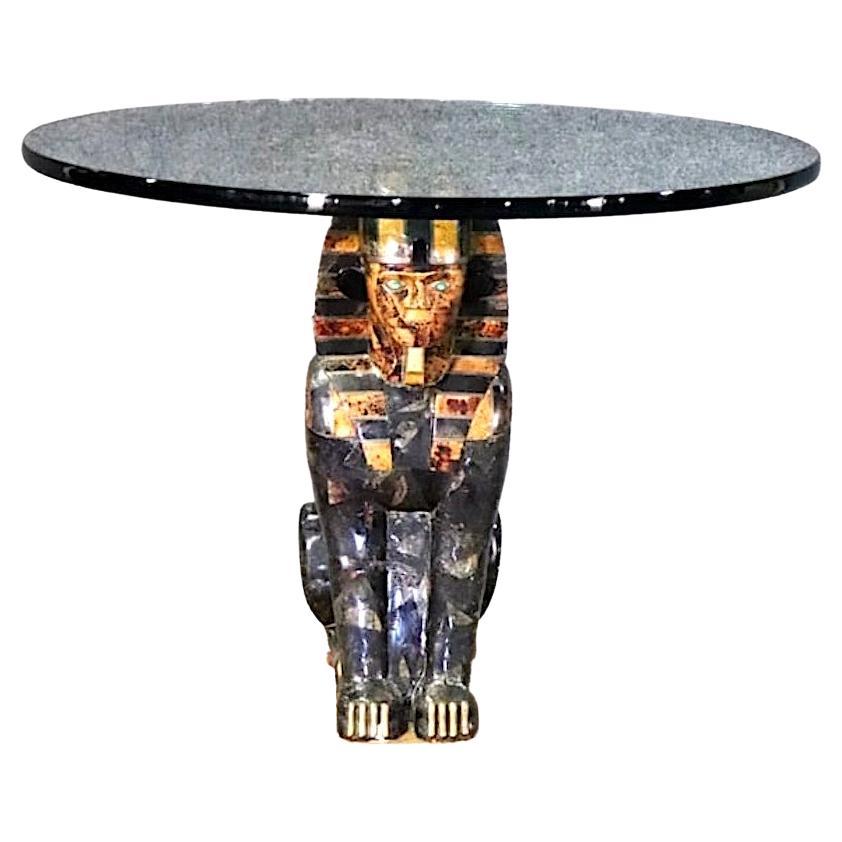 Skulpturaler Tisch mit Glasplatte und Sphinx im Angebot