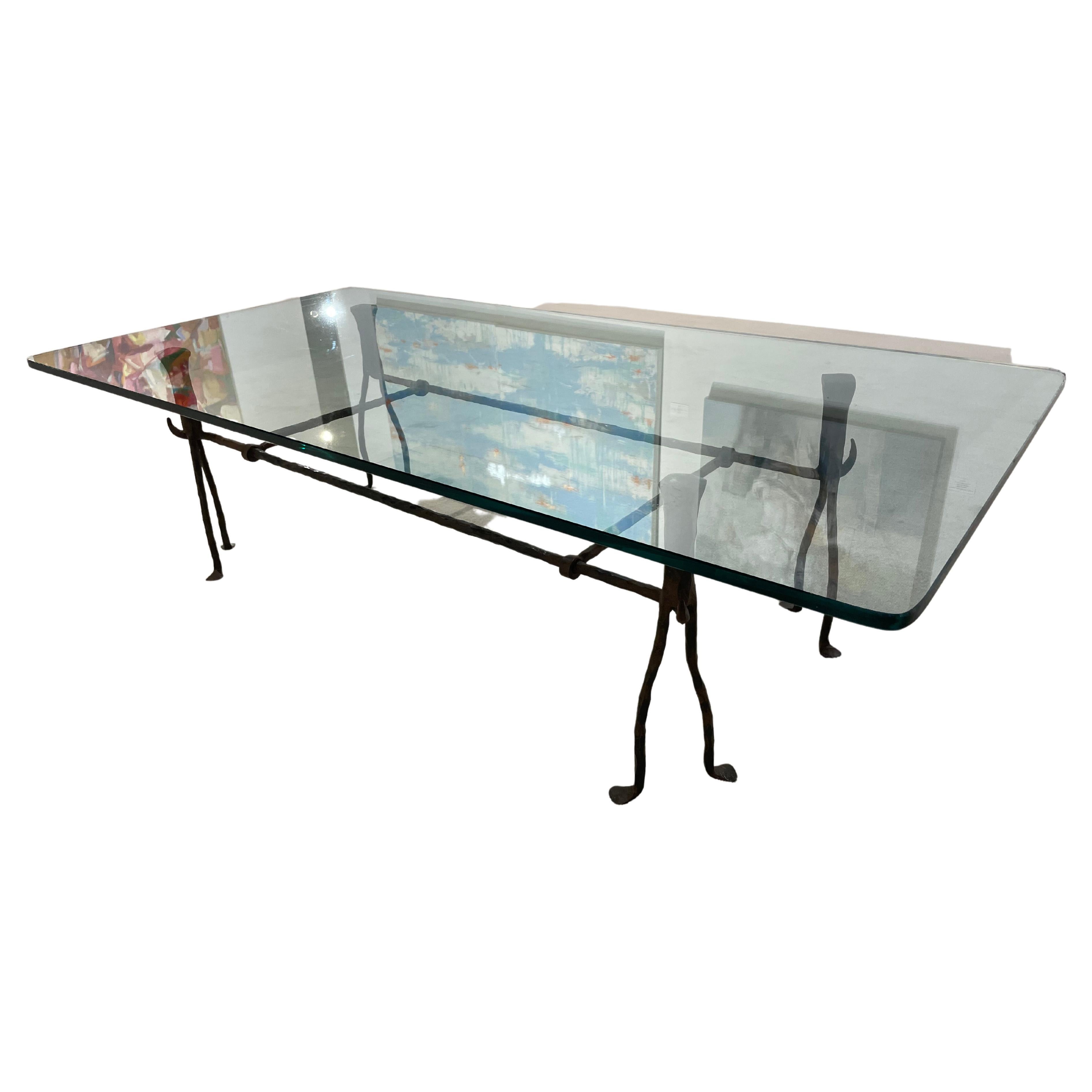 Elegant wrought iron table, and glass top. A very artistic work, which makes this table a work of character.