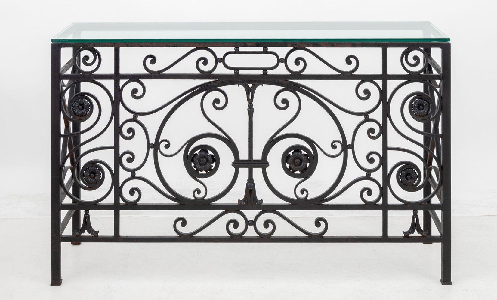 Mesa Consola de Hierro Forjado Patinado Negro con Tapa de Cristal Biselado, con motivo de volutas. Alto 35,75