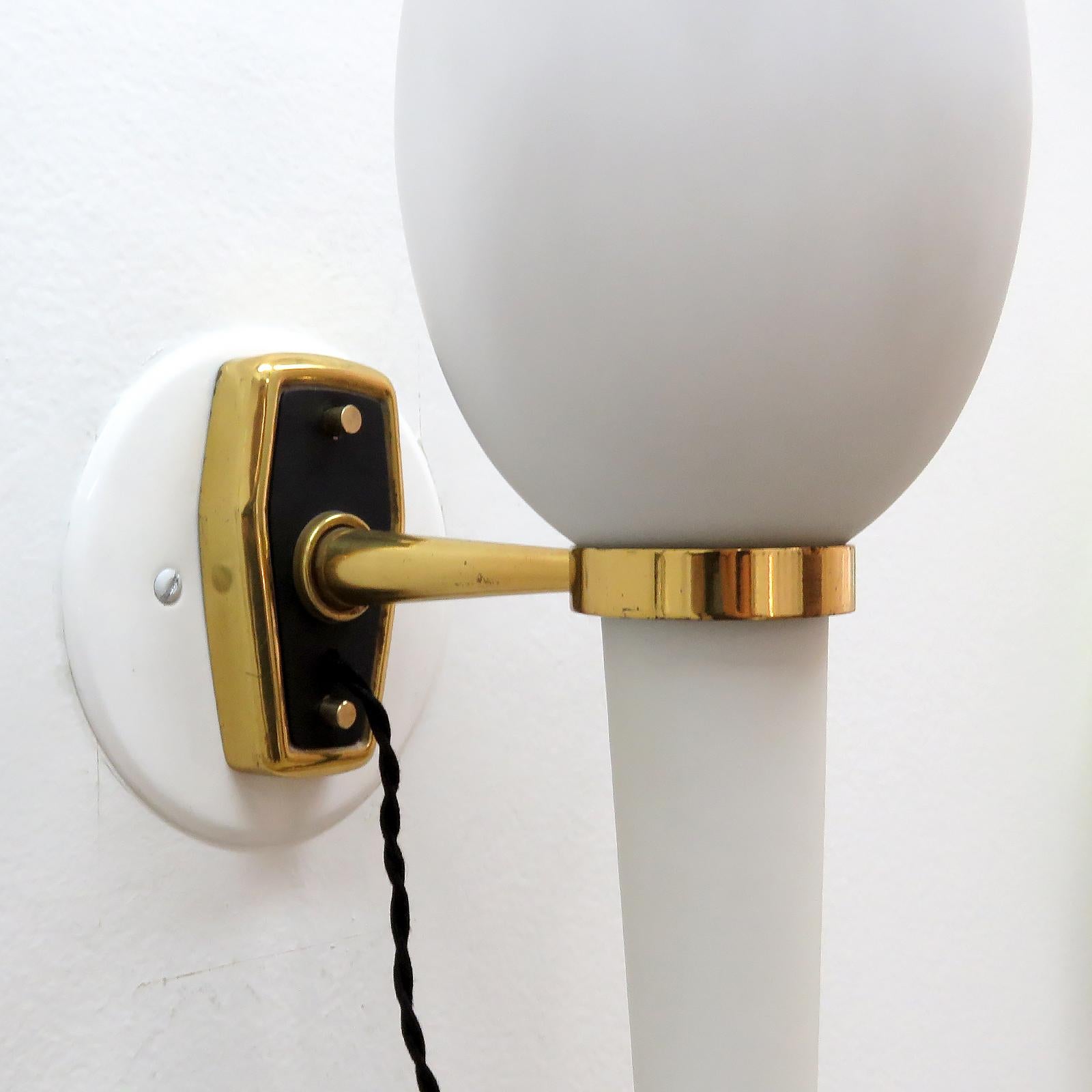 Glass Torch Wall Light by Stilnovo, 1950 In Good Condition For Sale In Los Angeles, CA