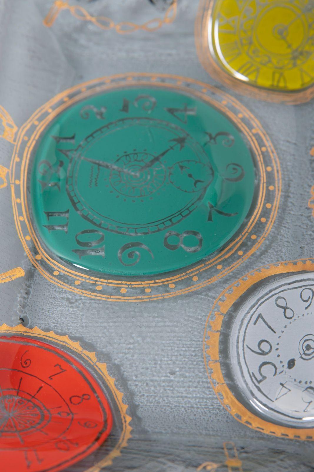 Glastablett 'Clocks' von Michael & Frances Higgins im Angebot 2