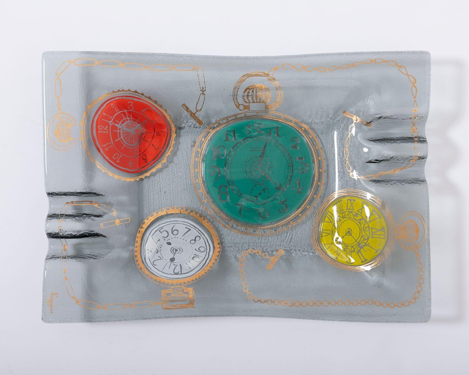 Glasaschenbecher 'Clocks' von Michael & Francis Higgins. Das Tablett ist handgefertigt mit zwei Stücken von geschmolzenem TV-Implosionsglas mit dem Design zwischen dem Glas, ausgezeichneter Zustand,