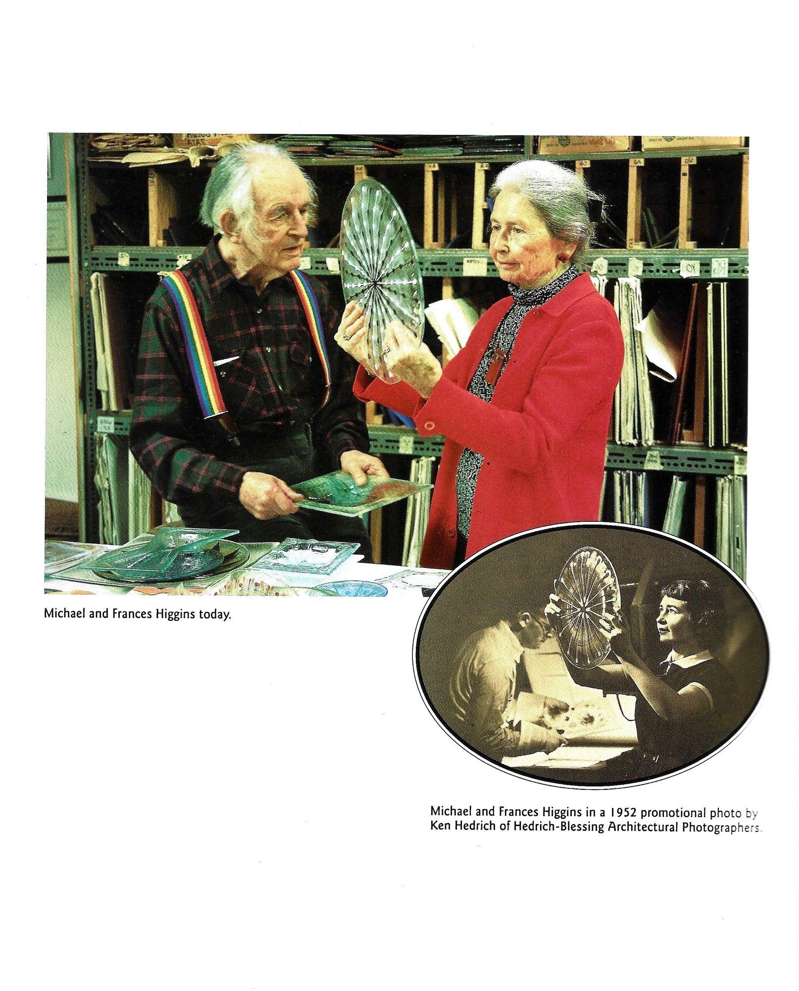 Glastablett 'Clocks' von Michael & Frances Higgins (amerikanisch) im Angebot