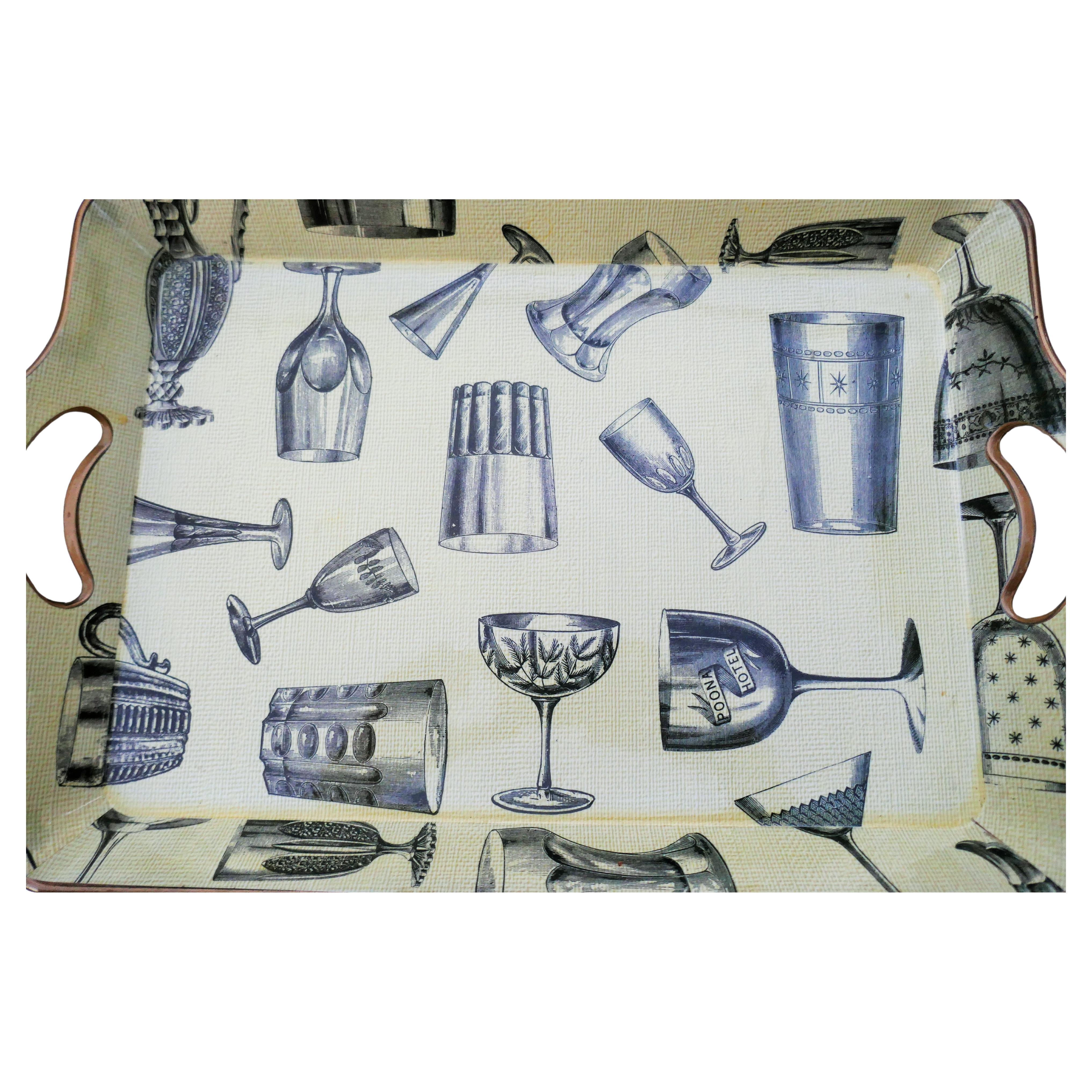 Resin or plastic tray.
Good condition.
Thanks