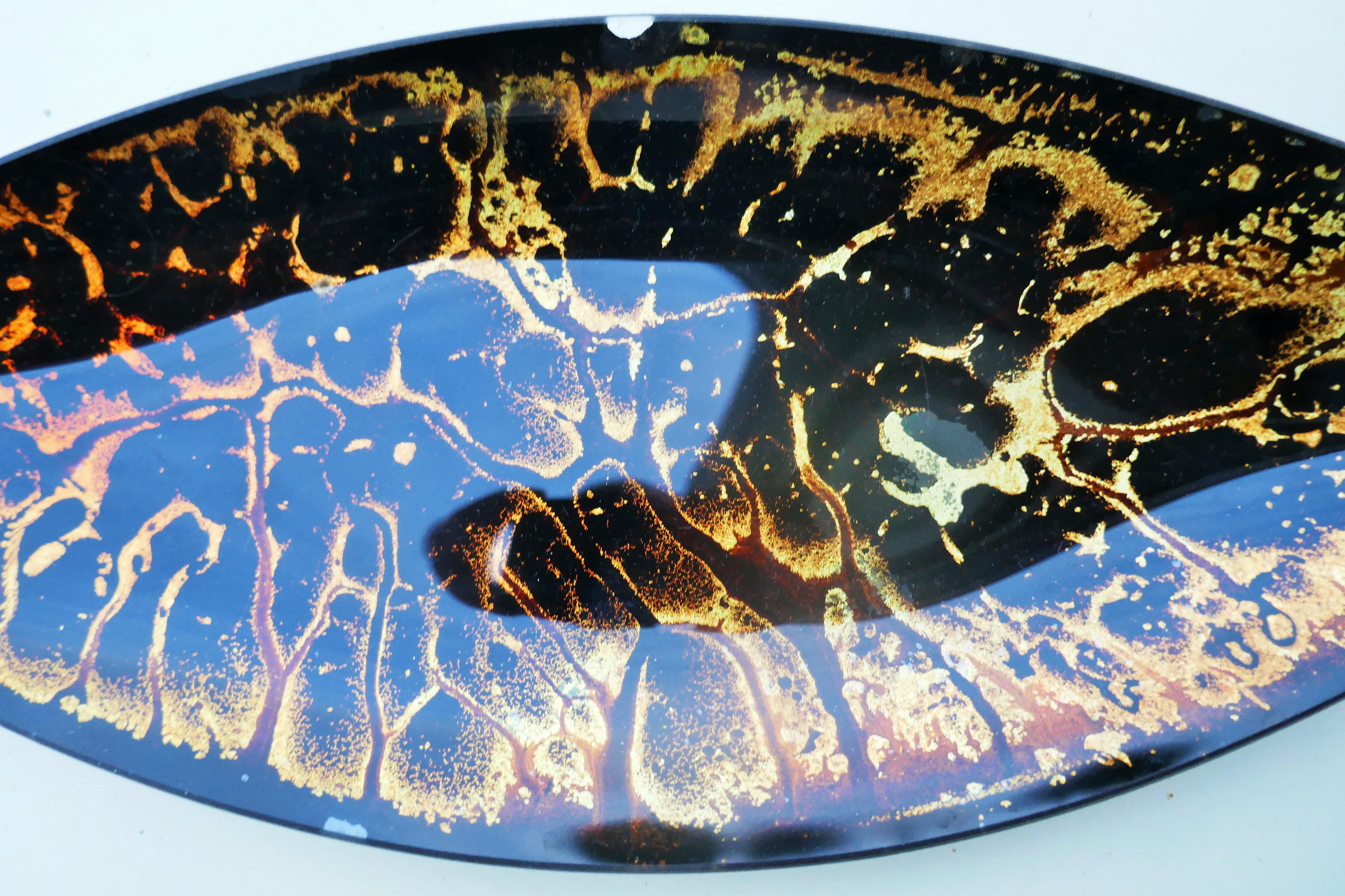 Glass tray with possible gold leaf and an abstract design. For Sale 7