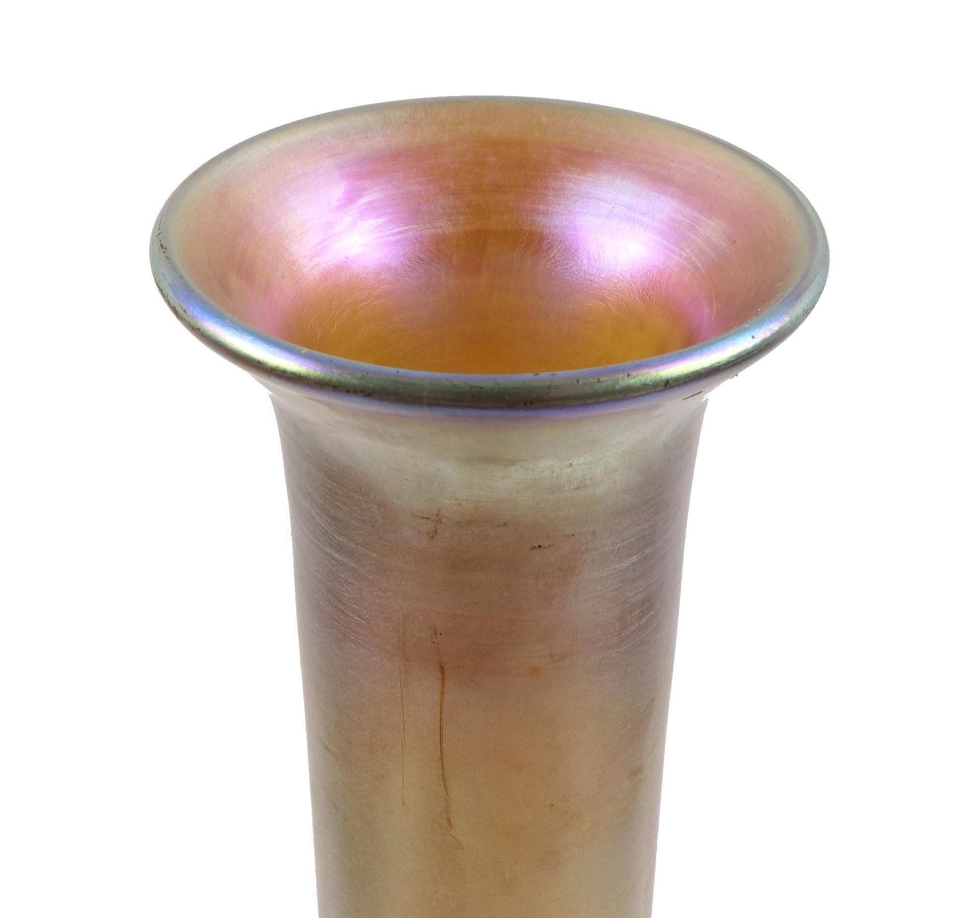 Glass tube vase signed Louis C. Tiffany
early 900 Irish glassColored glass vase
Signed: Louis C. Tiffany Furnaces. Inc.
Early 1900s
Measurements: diameter 12 cm height 42 cm.
 