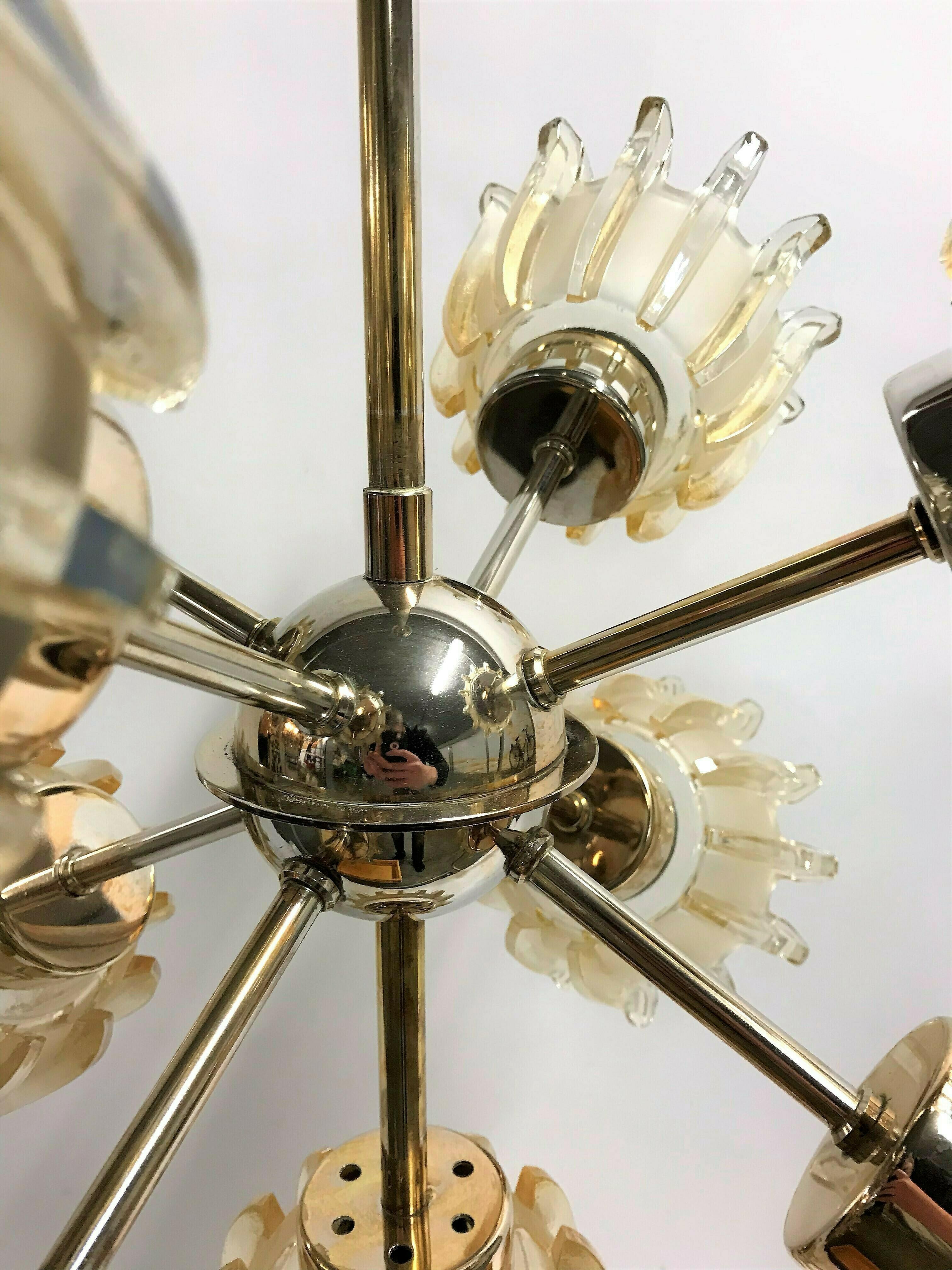 Wonderful brass tulip glass chandelier design by Doria Leuchten.

The Sputnik design was popular during the 1960s.

Subtitle size, suitable for smaller rooms.

The chandelier has nine light points.

Good condition, made from brass and frosted