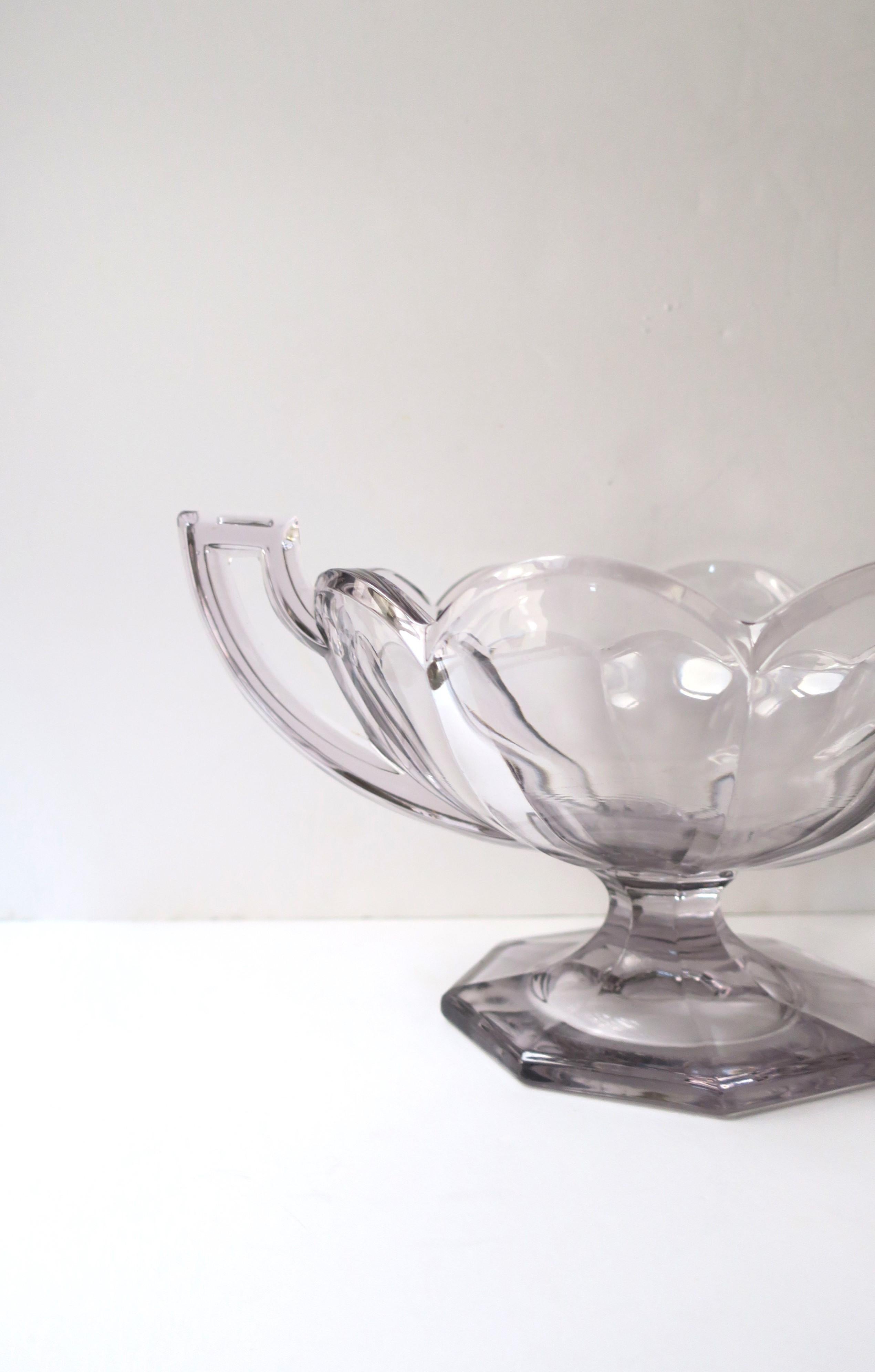 Glass Urn with Scalloped Edge For Sale 5