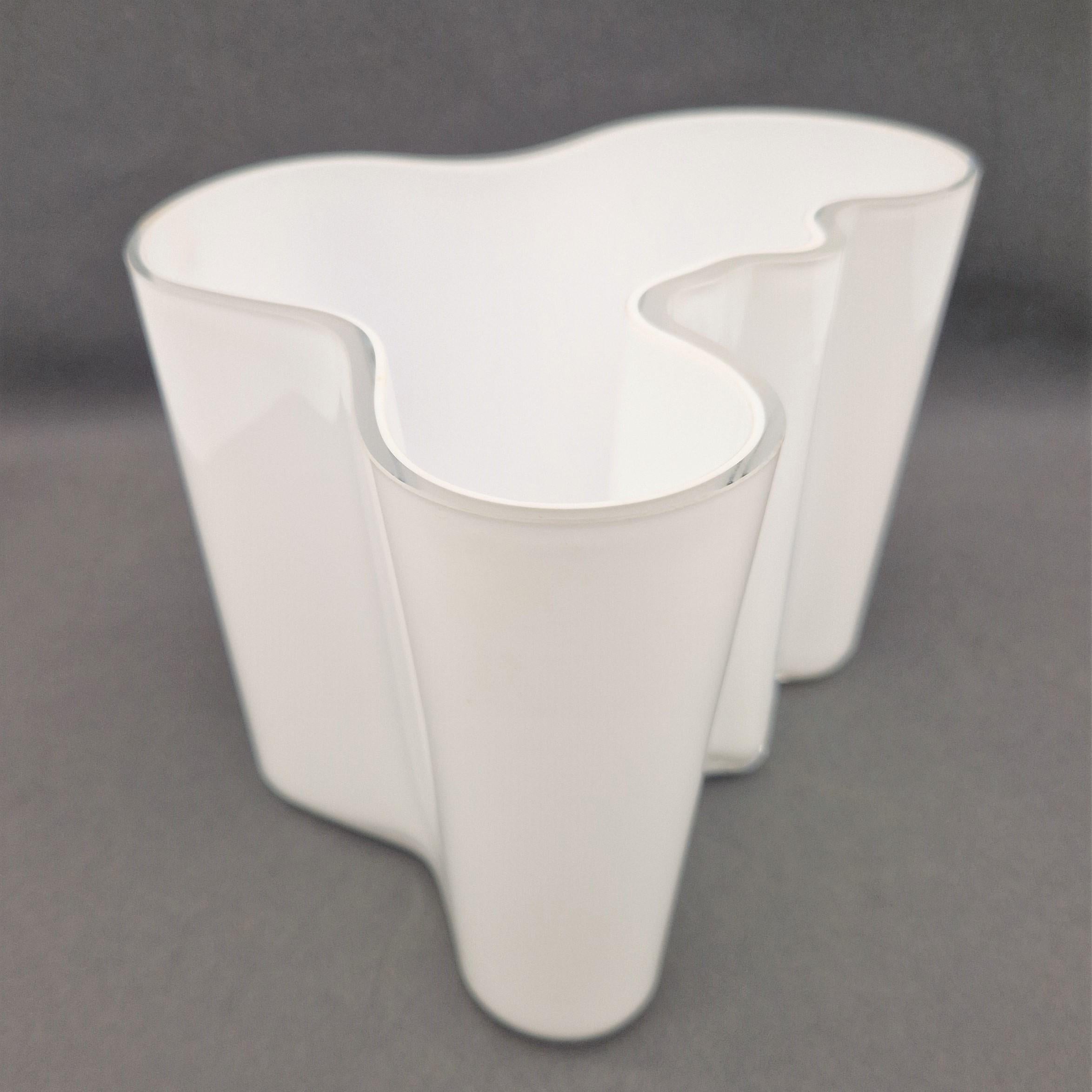 Vase aus Glasglas 3030 von Alvar Aalto für Iittala. 1960 - 1970 (20. Jahrhundert) im Angebot