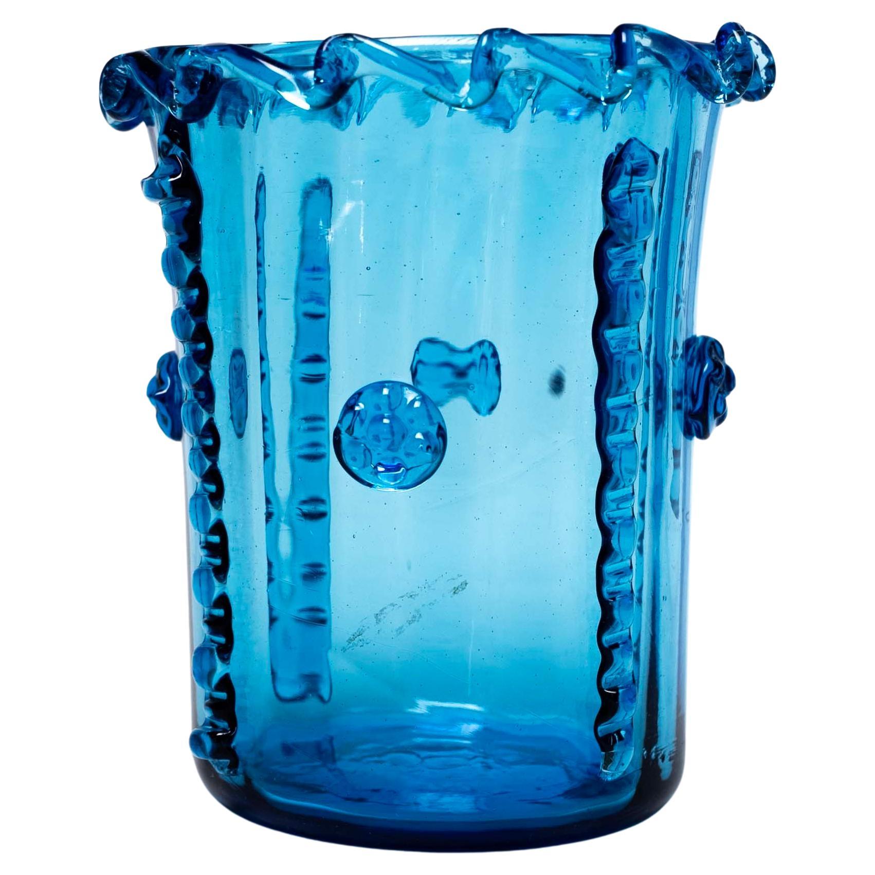 Vase en verre à la manière d'Edvin Ollers pour Kosta Boda, Suède, c.C. 1940

Vase en verre soufflé à la main avec des décorations uniques appliquées à la main. À la manière des œuvres uniques d'Edvin Oller.

-

MATERIAL : Céramique