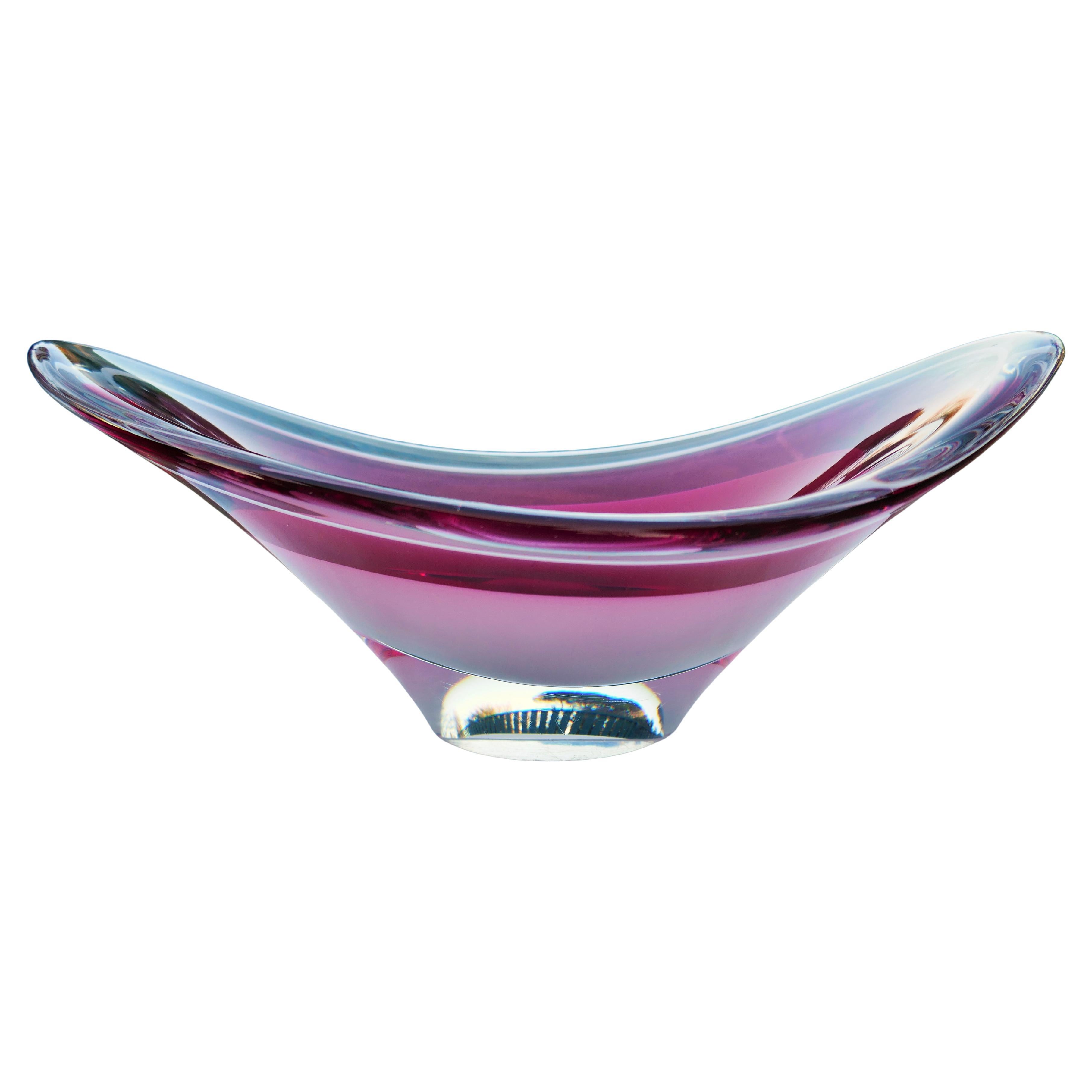 Mid-20th Century Glass vase attributed to Paul Kedelv for Flygsfors For Sale