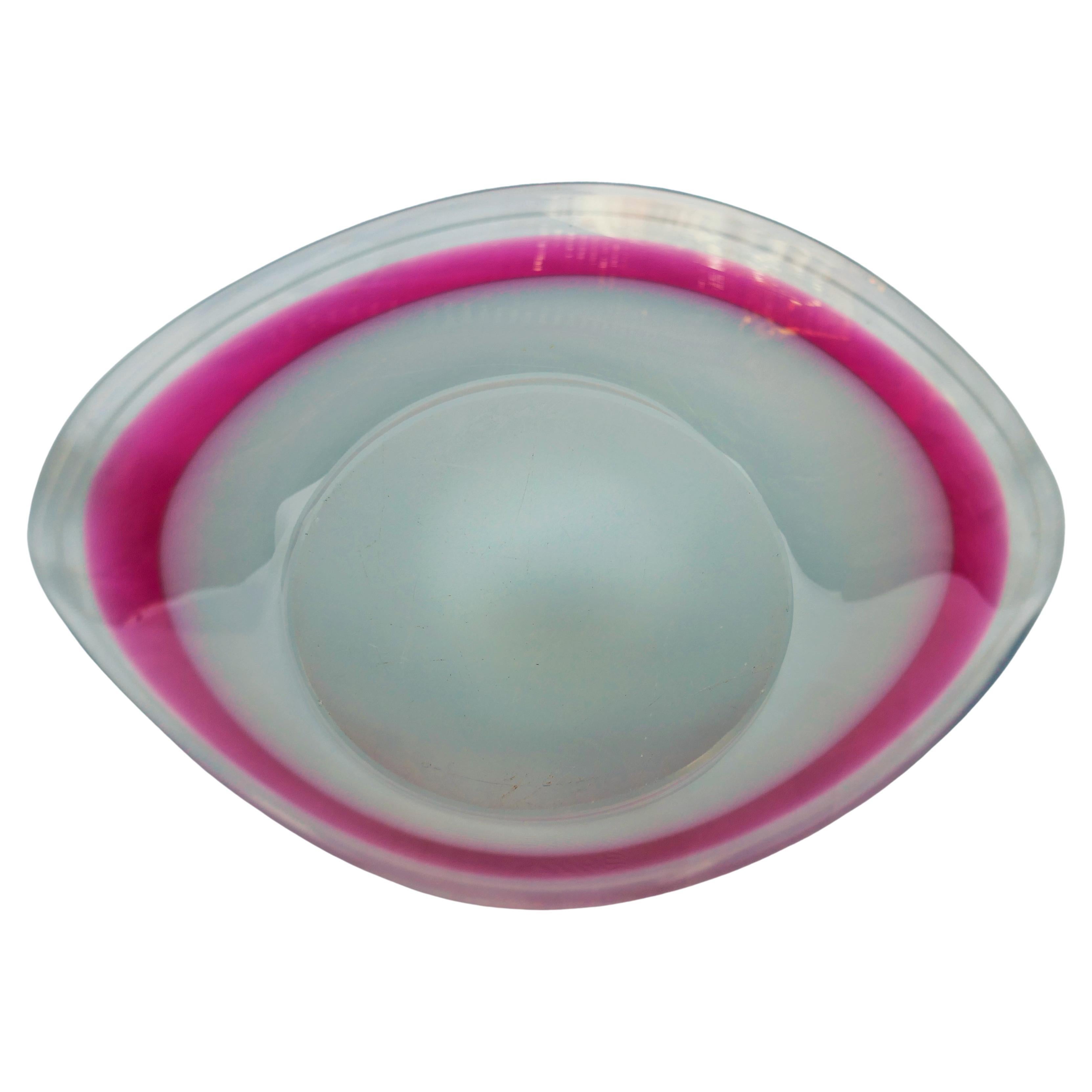 Glass vase attributed to Paul Kedelv for Flygsfors For Sale 1