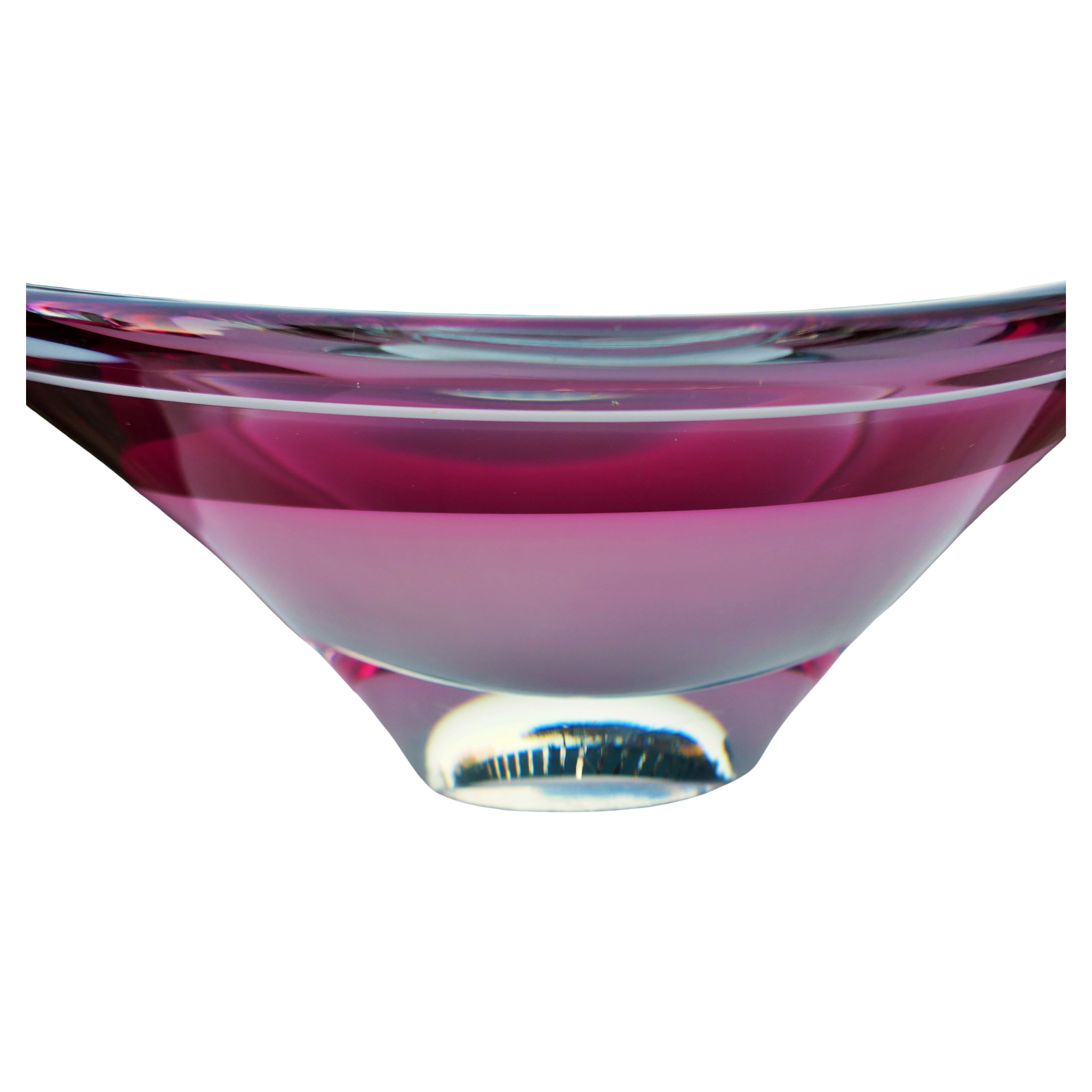 Glass vase attributed to Paul Kedelv for Flygsfors For Sale 2