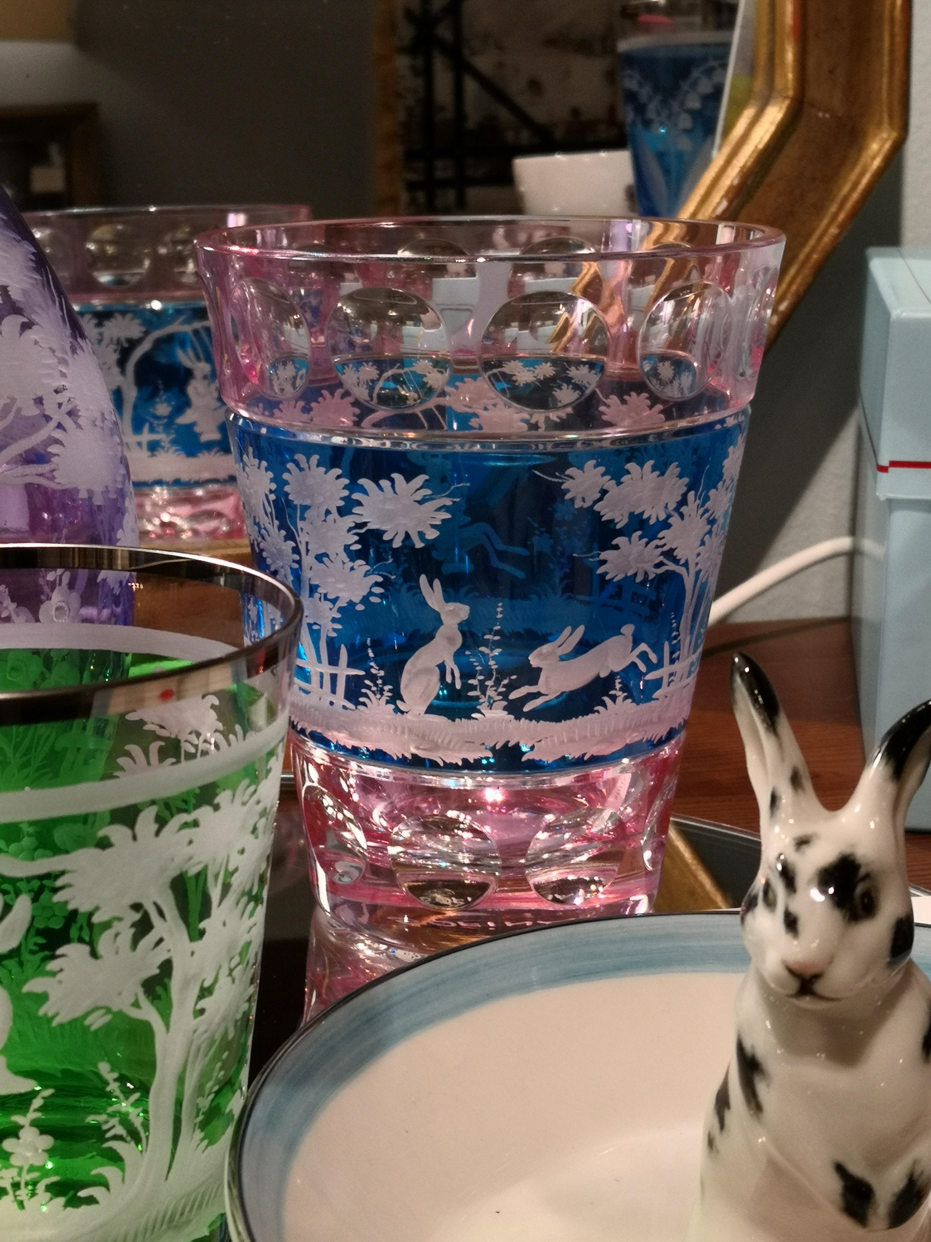 Vase en verre bleu en cristal avec décor de Pâques Sofina Boutique Kitzbühel Neuf - En vente à Kitzbuhel, AT