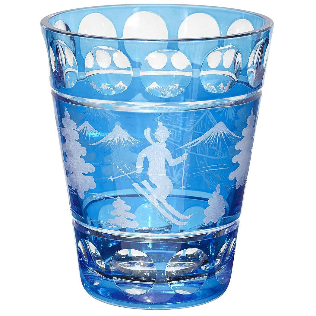 Glasvase aus blauem Kristall mit Skiier-Dekor Sofina Boutique Kitzbuehel