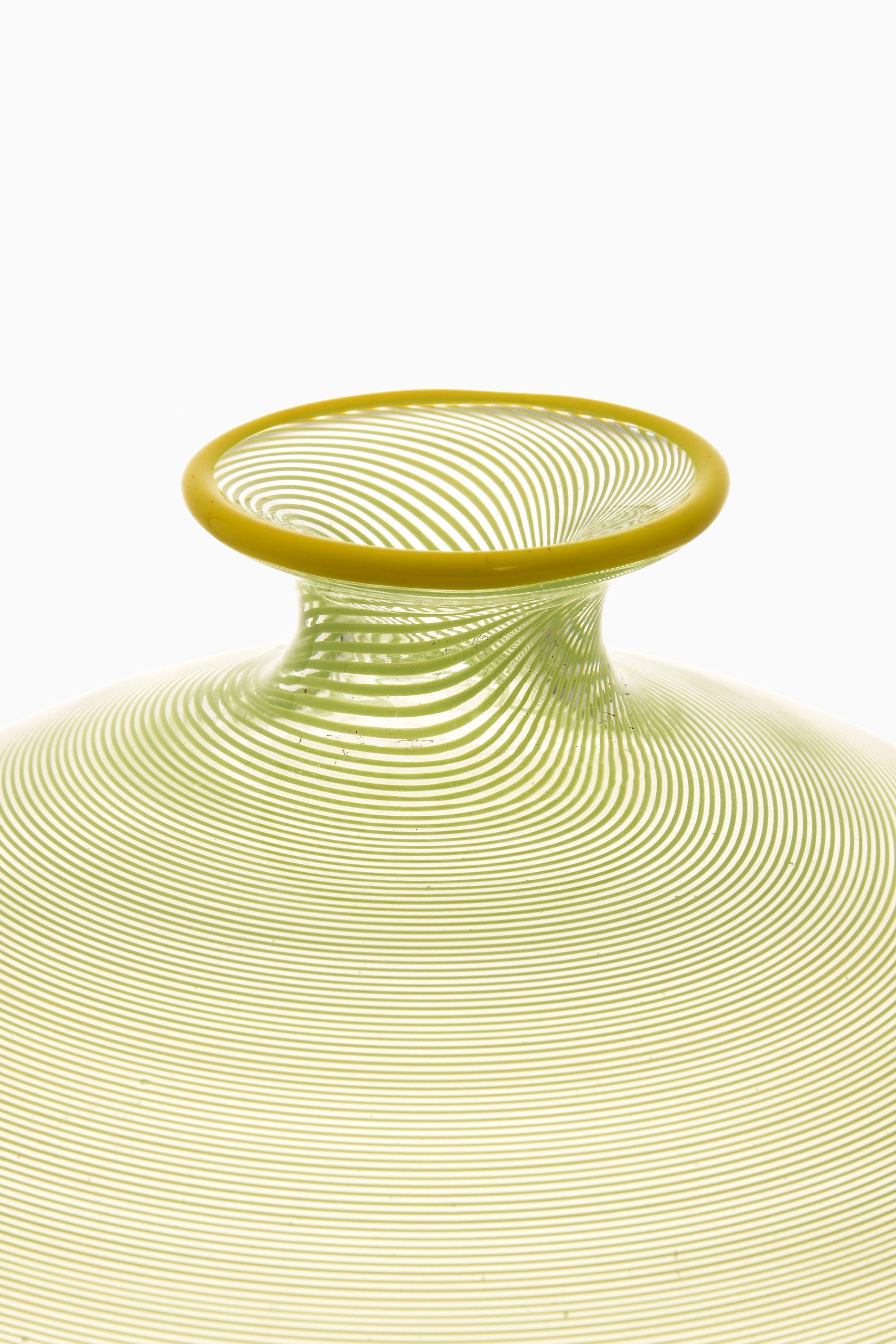 Vaso in vetro di Barovier&Toso a Murano

Informazioni aggiuntive:
Materiale: Vetro
Stile: Metà secolo, Italiano
Prodotto da Barovier&Toso a Murano, in Italia.
Dimensioni (L. x P. x H.): 13,5 x 13,5 x 15 cm
Condizioni: Buone condizioni vintage, con