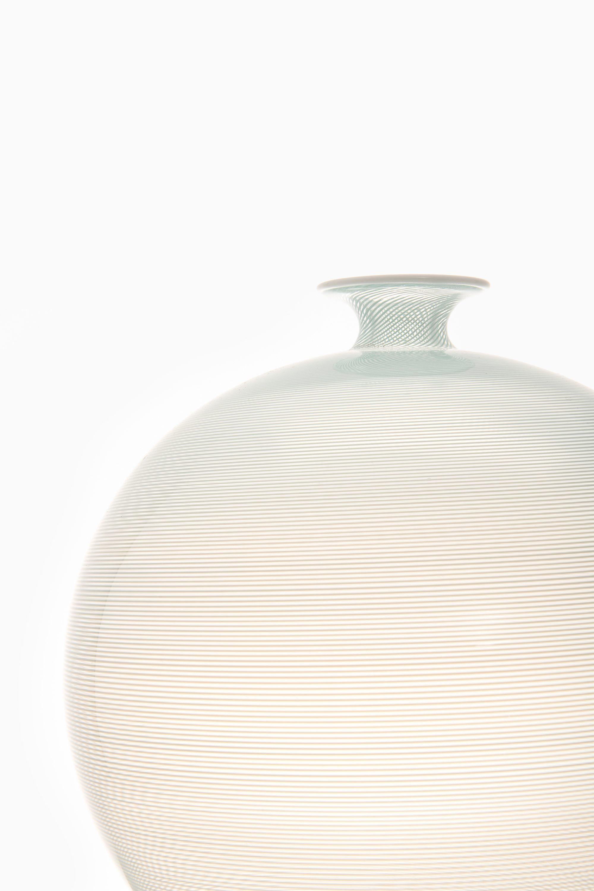 Vaso in vetro di Barovier&Toso a Murano

Informazioni aggiuntive:
Materiale: Vetro
Stile: Metà secolo, Italiano
Prodotto da Barovier&Toso a Murano, in Italia.
Dimensioni (L. x P. x H.): 20 x 20 x 21 cm
Condizioni: Buone condizioni vintage, con