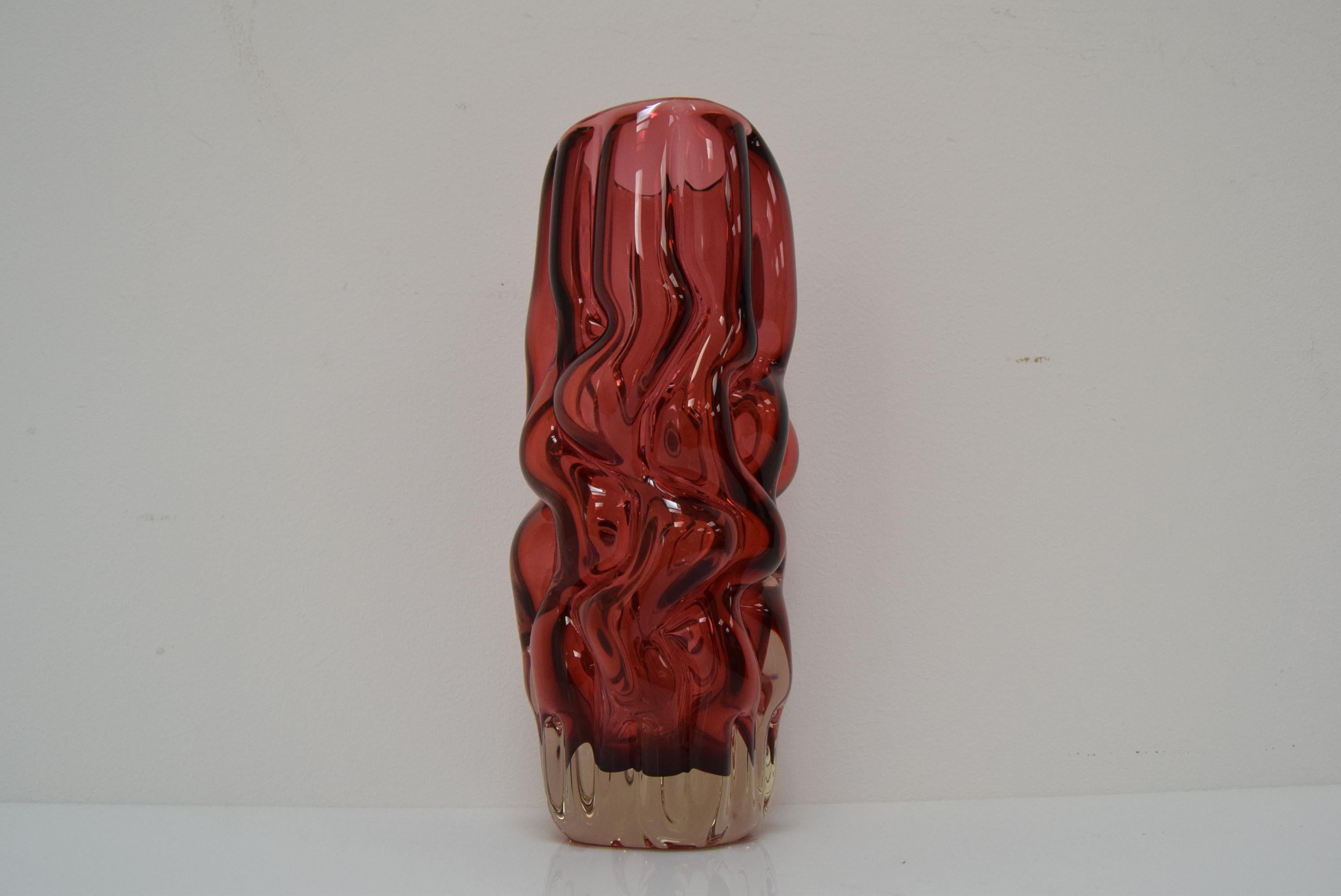 Glass Vase by Pavel Hlava for Crystalex Nový Bor, 1970s In Good Condition For Sale In Praha, CZ