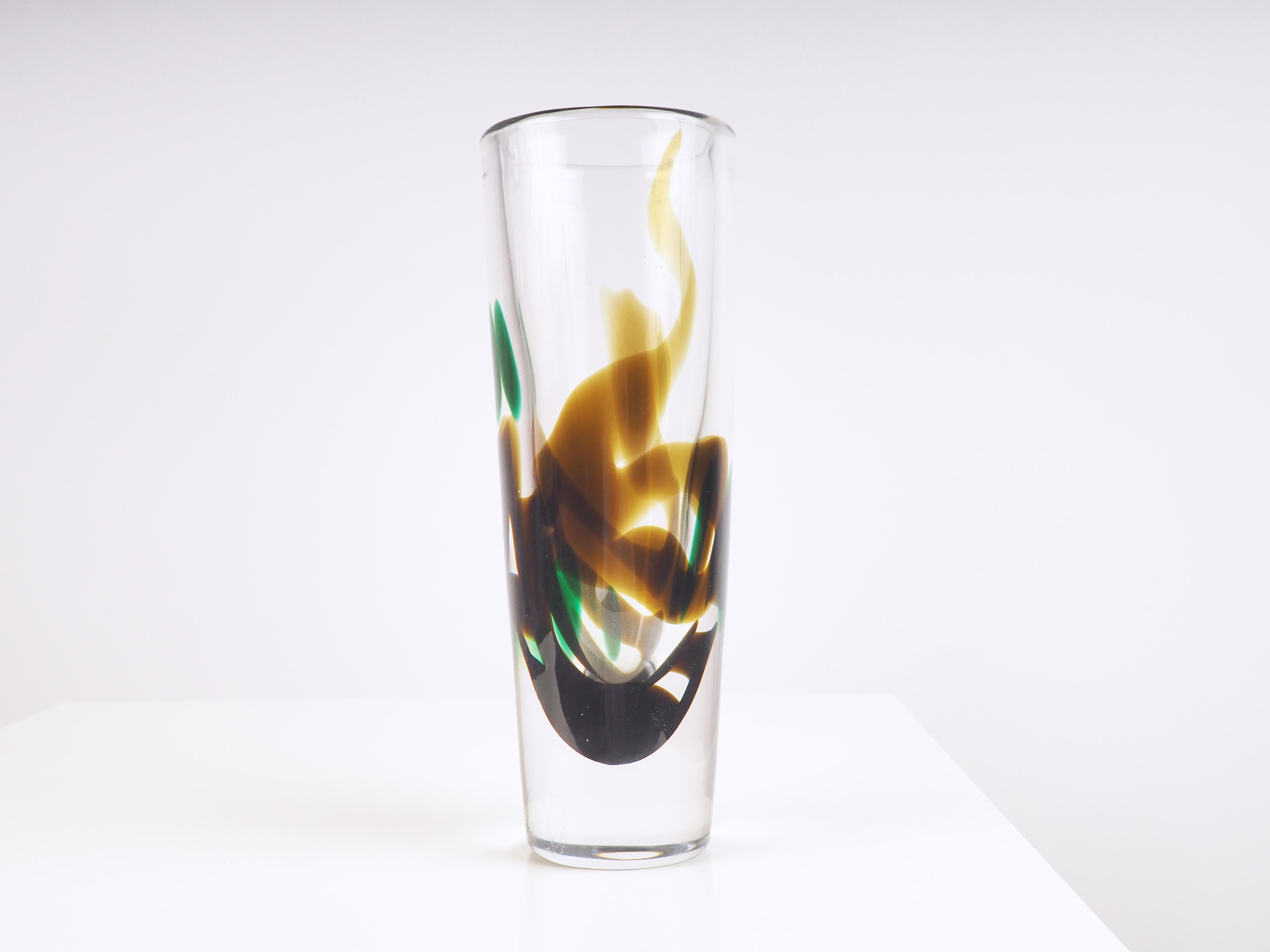 Vase aus Glasglas von Vicke Lindstrand aus Kosta, Schweden (Skandinavische Moderne) im Angebot