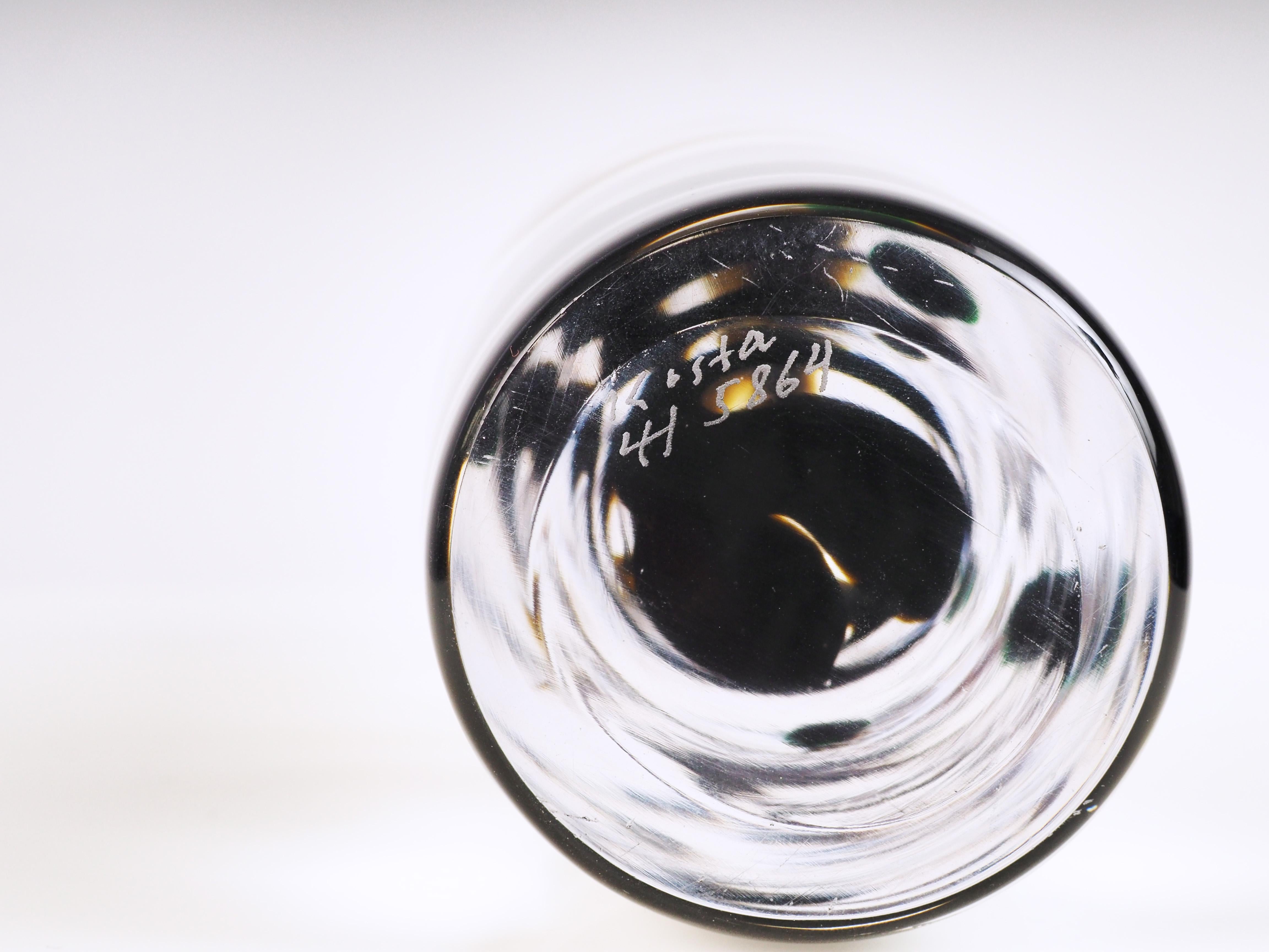 Metà XX secolo Vaso in vetro di Vicke Lindstrand da Kosta, Svezia in vendita