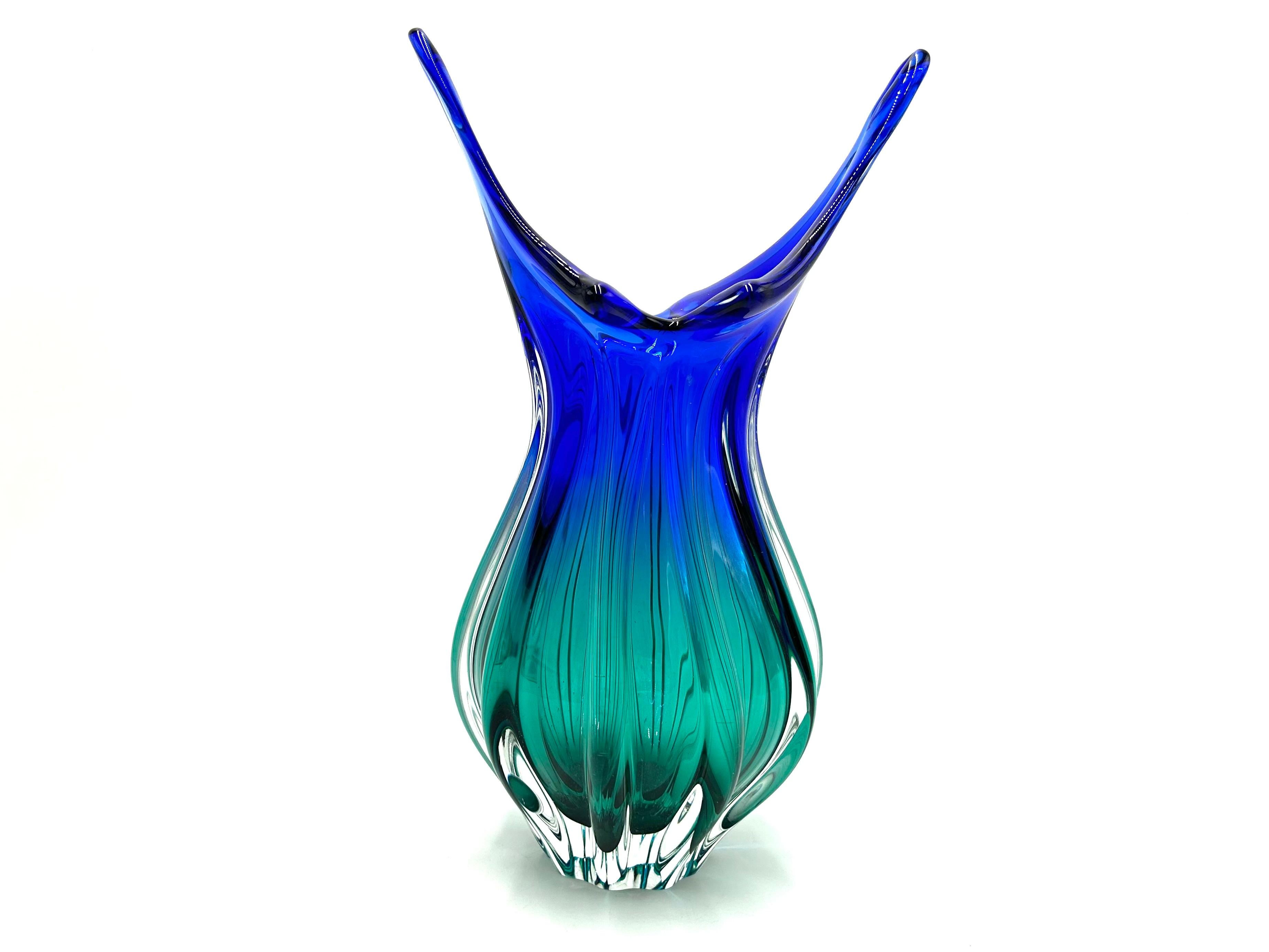 A glass vase with a unique shape in beautiful shades of green and blue
Produced in the Czech Republic in the 1960s in Huta Chribska.
Very good condition
height: 32cm
width: 19cm
depth: 11cm