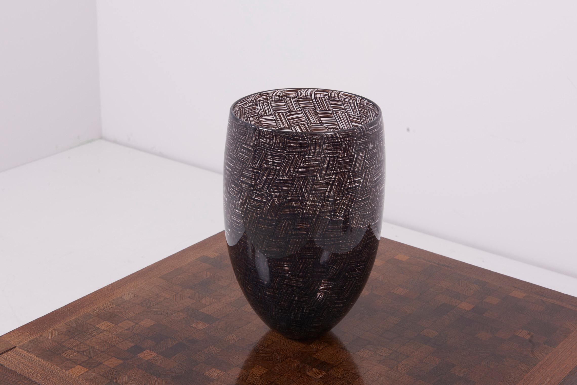 Glasvase von Avid Gallery:: Neuseeland:: 2000er Jahre im Angebot 1