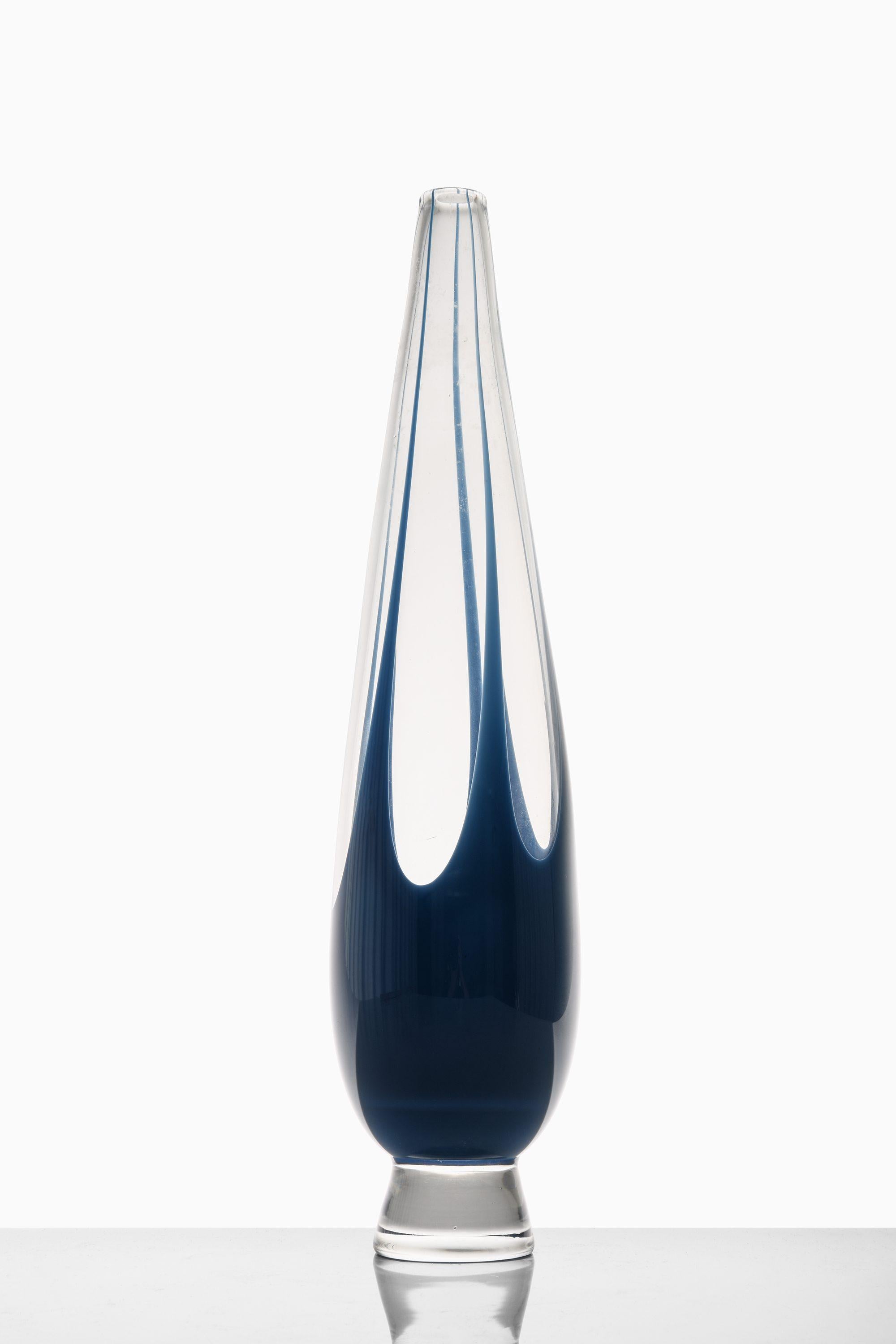 Glass Vase in Blue by Vicke Lindstrand, 1960's In Good Condition For Sale In Limhamn, Skåne län