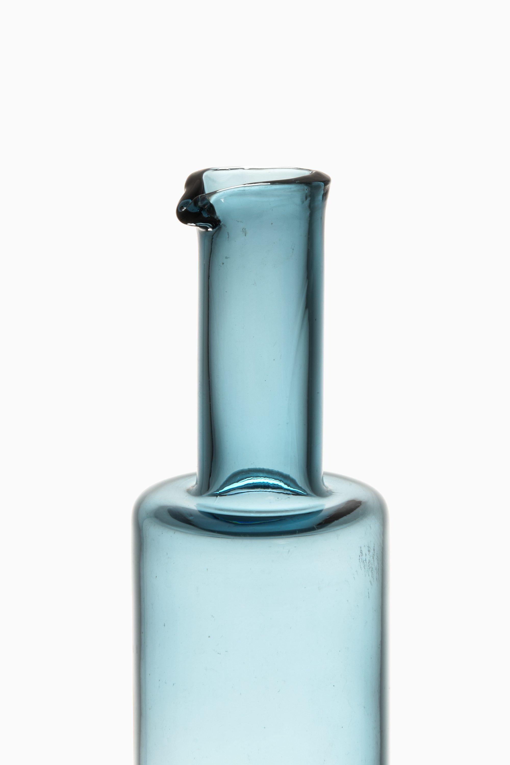 Scandinavian Modern Glass Vase in Blue glass by Nanny Still, 1950's by Riihimäen Laso Oy For Sale