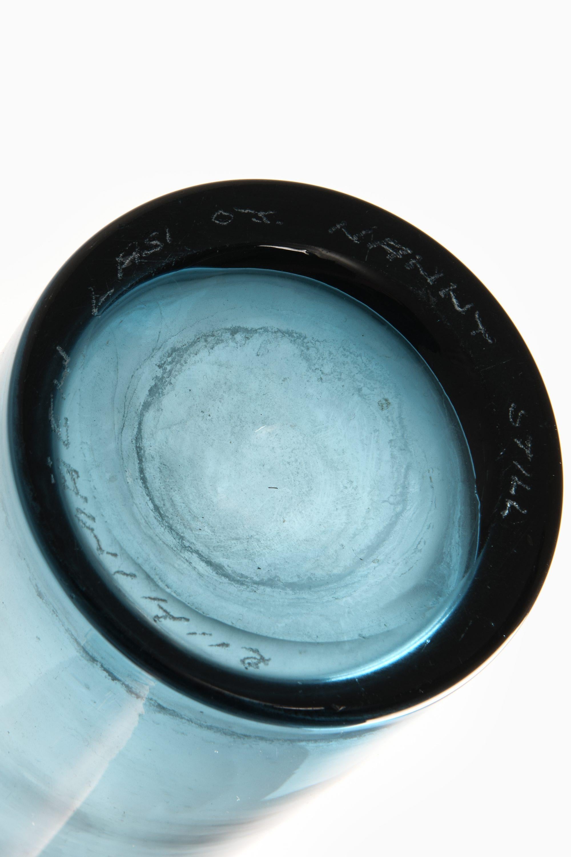 Finnish Glass Vase in Blue glass by Nanny Still, 1950's by Riihimäen Laso Oy For Sale