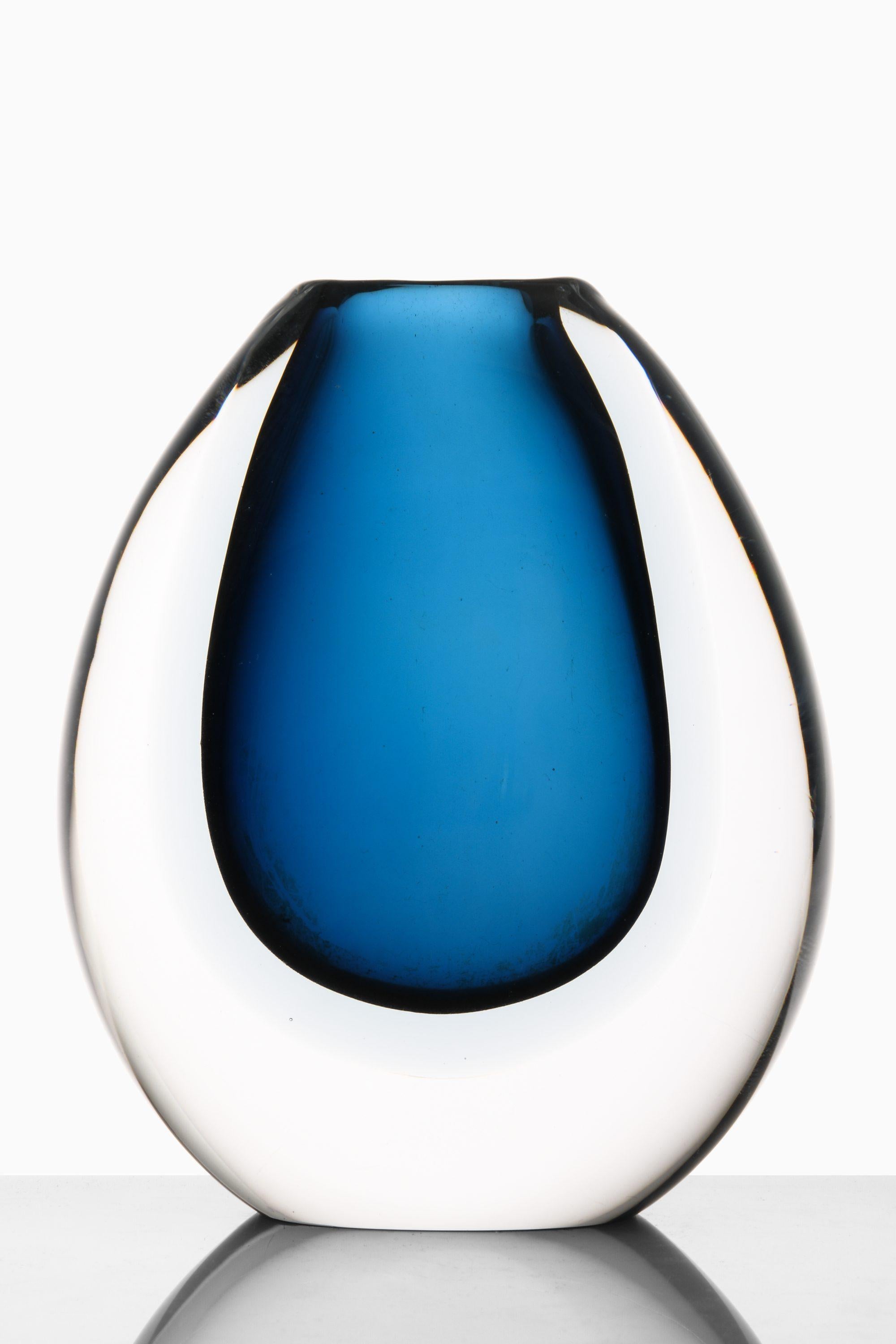 Scandinavian Modern Glass Vase in Dark Blue by Vicke Lindstrand, 1960's For Sale