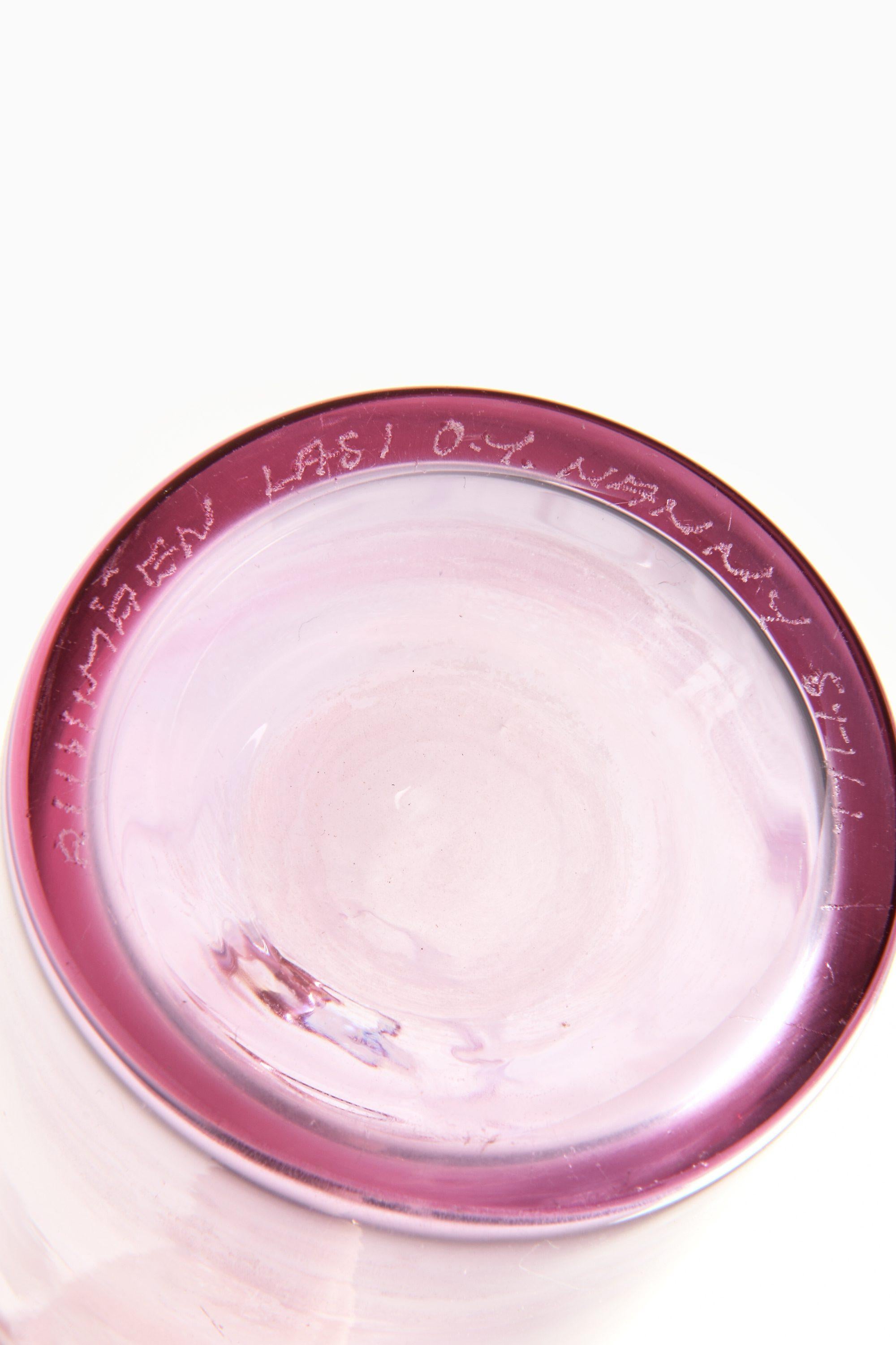 Scandinavo moderno Vaso di vetro rosa di Nanny Still, anni '50 in vendita