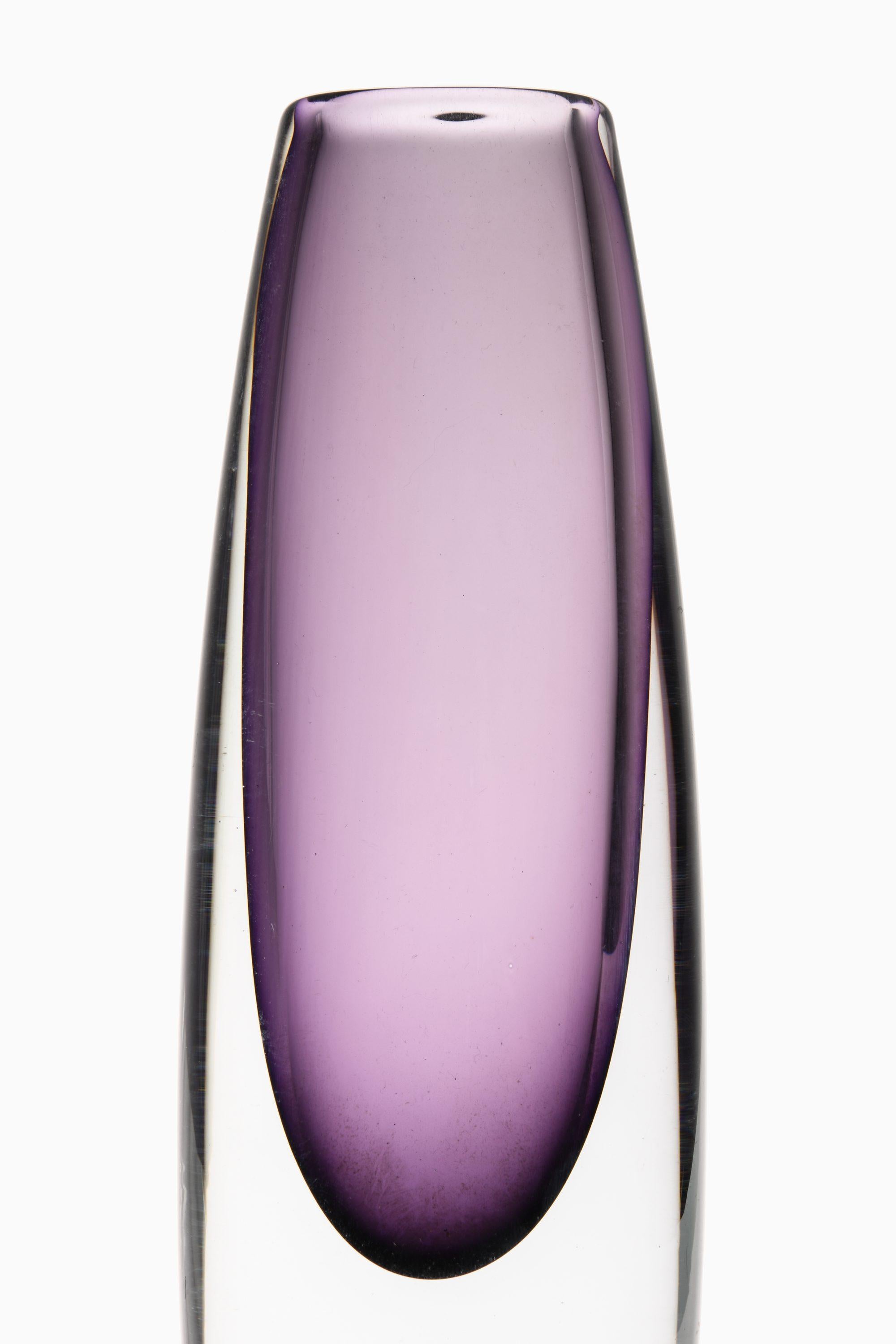Glass Vase in Purple by Gunnar Nylund, 1950's

Additional Information:
Material: Glass
Style: Mid century, Scandinavian
Produced by Strömbergshyttan in Sweden
Dimensions (W x D x H): 8 x 5 x 26 cm
Condition: Good vintage condition, with small signs