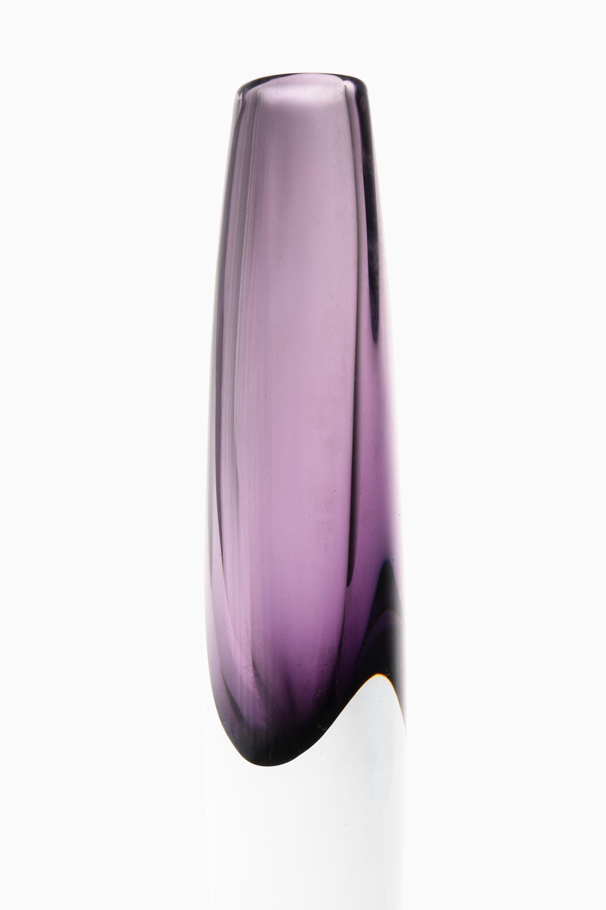 Scandinavian Modern Glass Vase in Purple by Gunnar Nylund, 1950's For Sale
