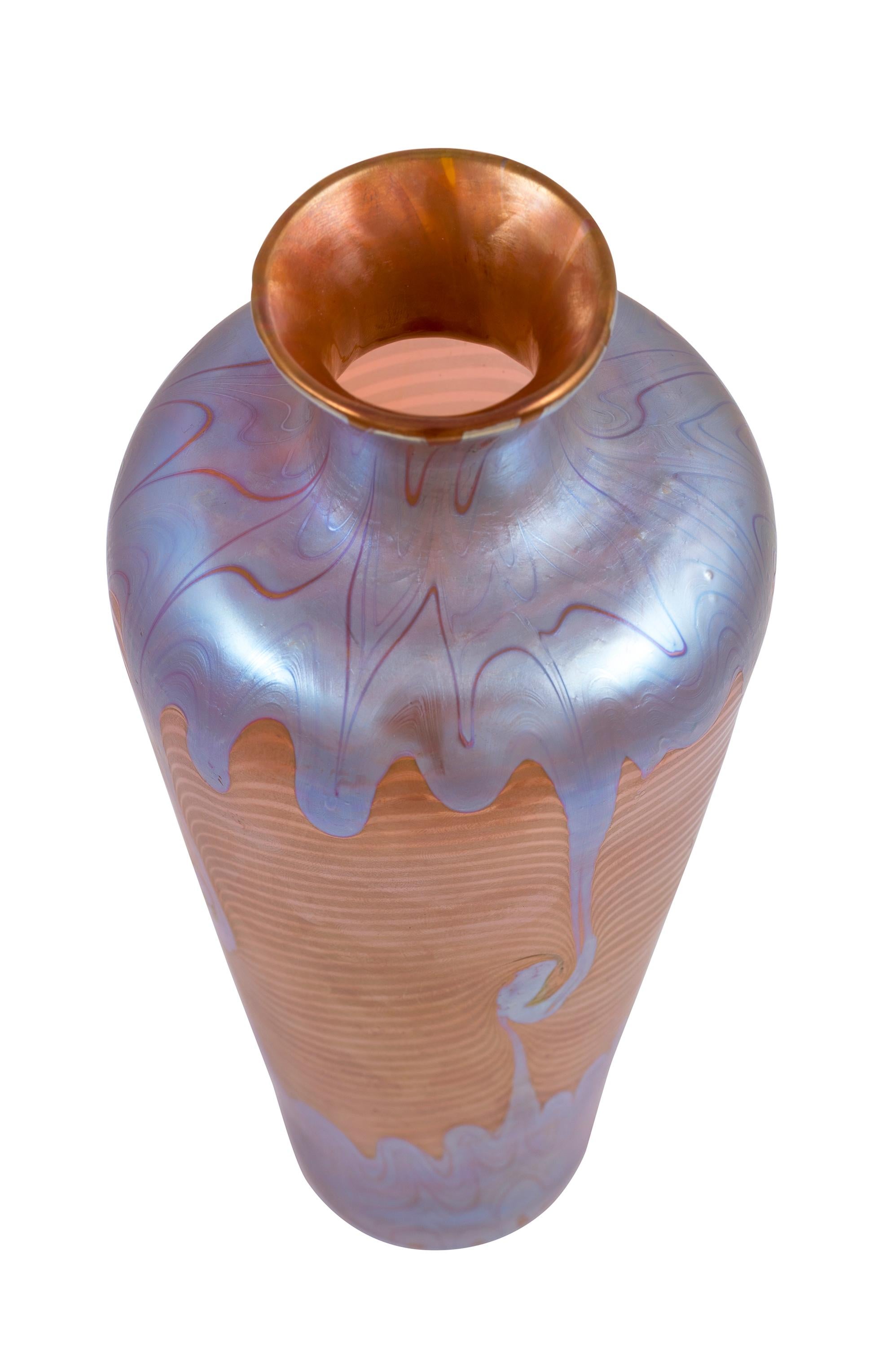 Autrichien Vase en verre Loetz PG 1/214 Decor circa 1901 Orange Bleu Argent Art Nouveau en vente