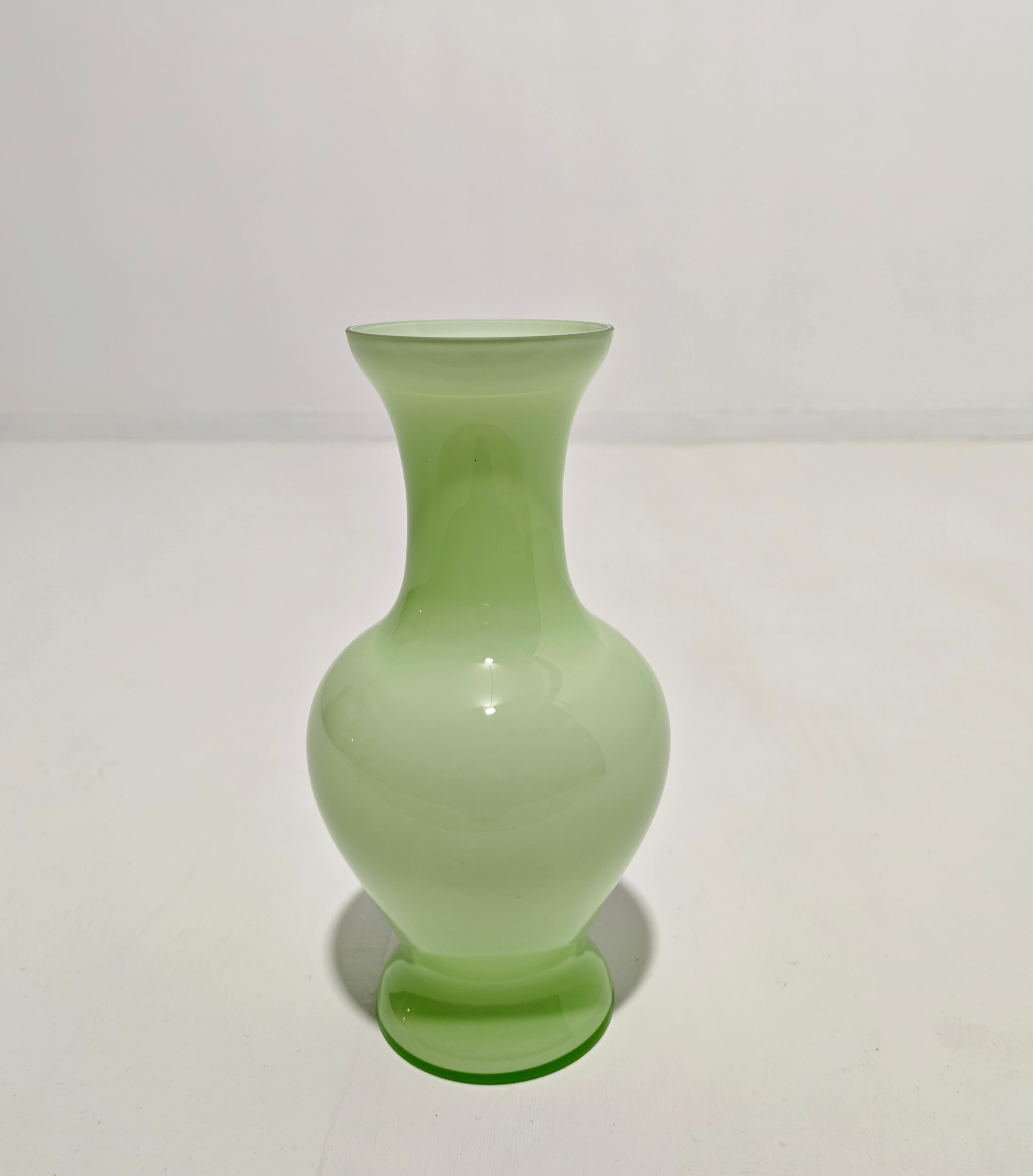 Jarrón de cristal Made in Italy Años 60/70 Moderna de mediados de siglo en venta 3