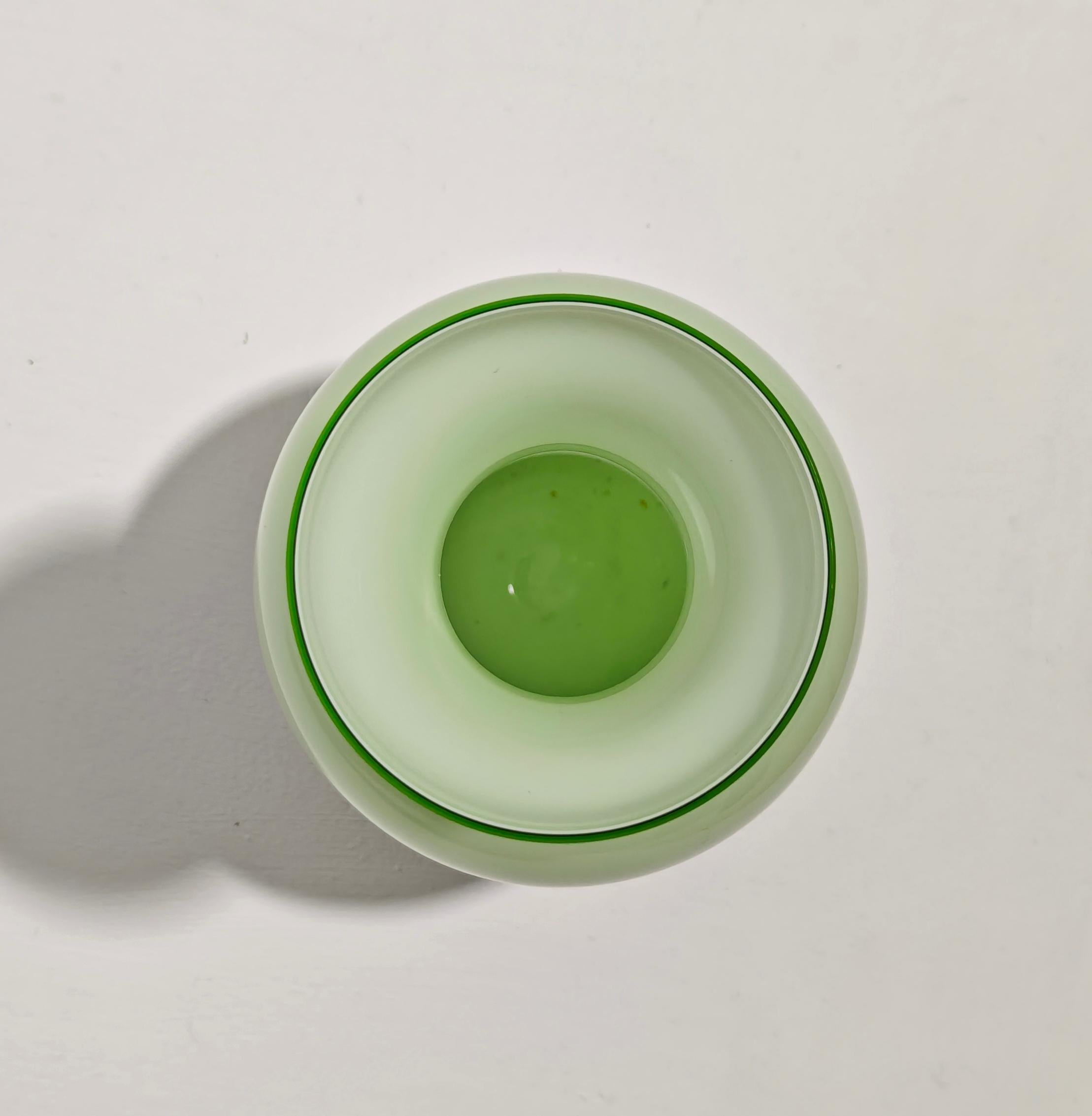 Jarrón de cristal Made in Italy Años 60/70 Moderna de mediados de siglo Italiano en venta