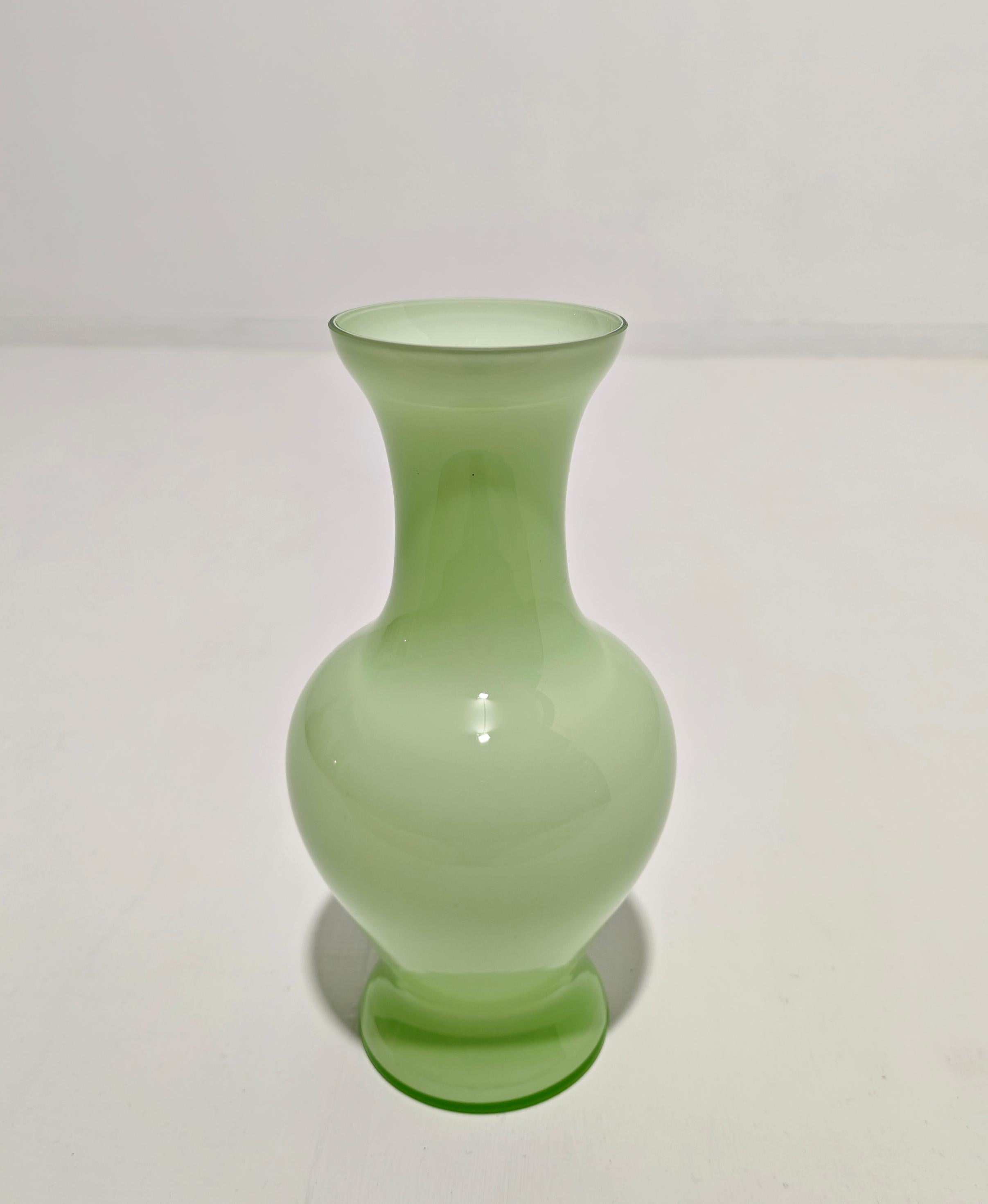 Jarrón de cristal Made in Italy Años 60/70 Moderna de mediados de siglo en venta 1