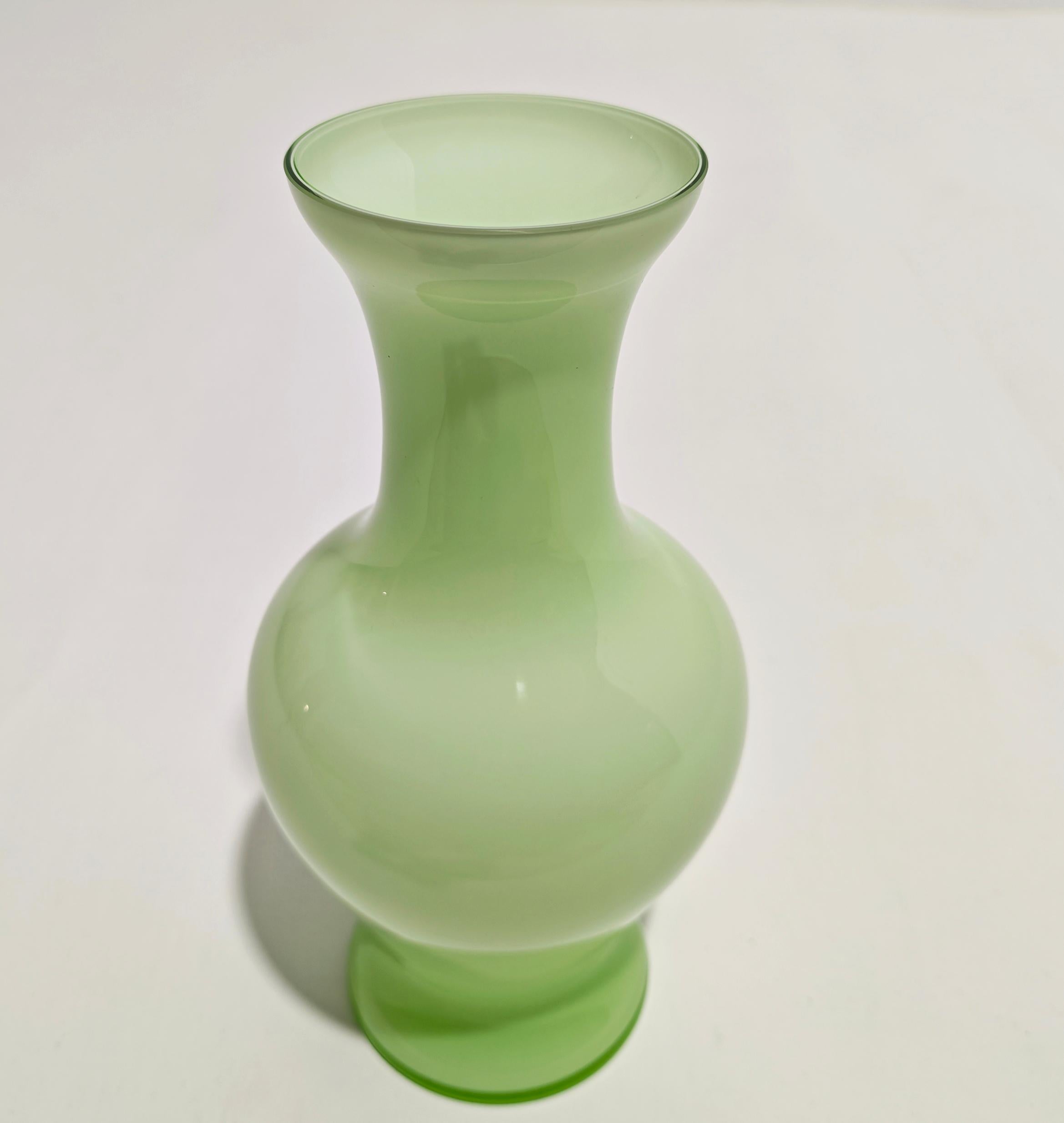 Jarrón de cristal Made in Italy Años 60/70 Moderna de mediados de siglo en venta 2