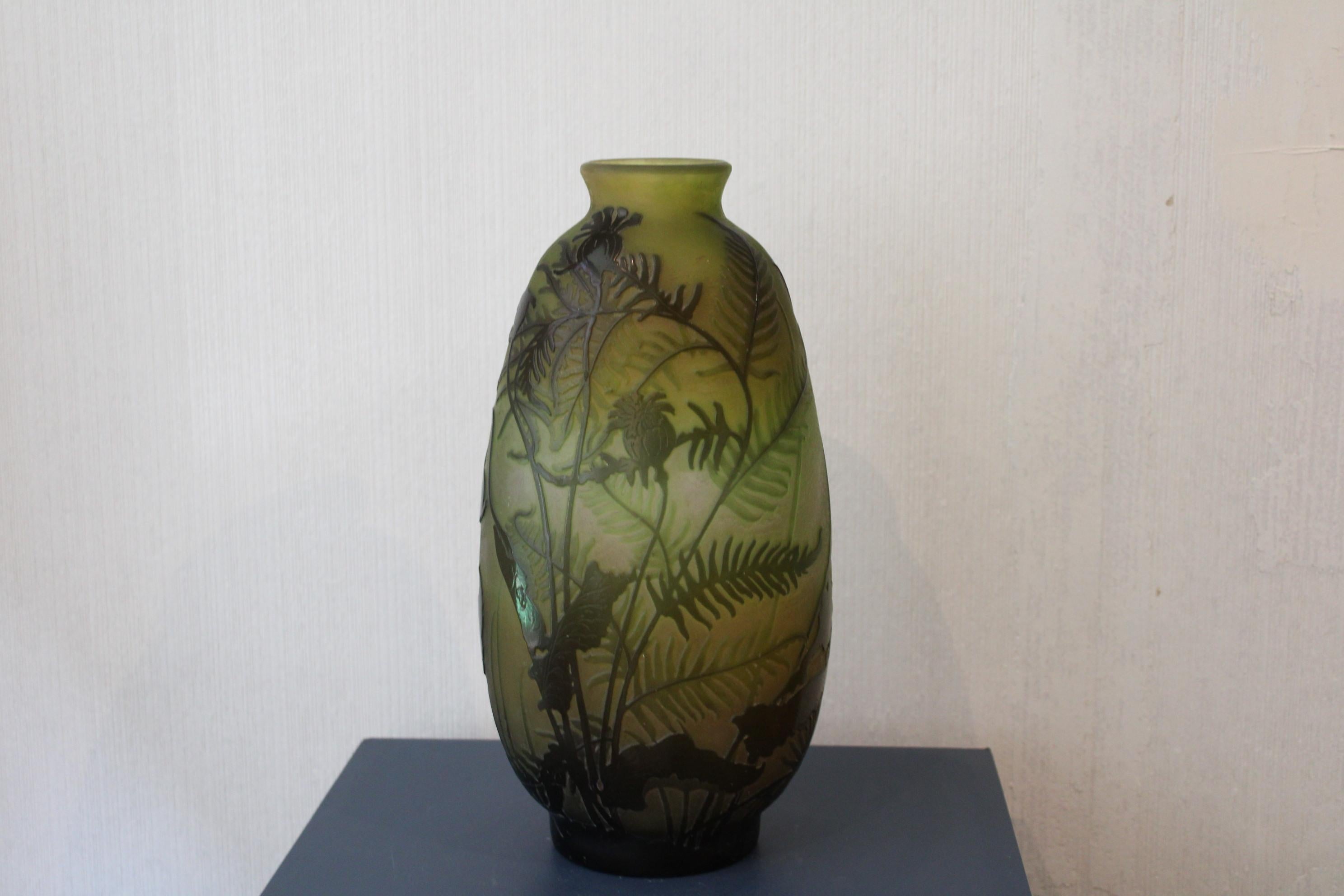 Glass Vase Signed Gallé, Art Nouveau, France 20th century  For Sale 7