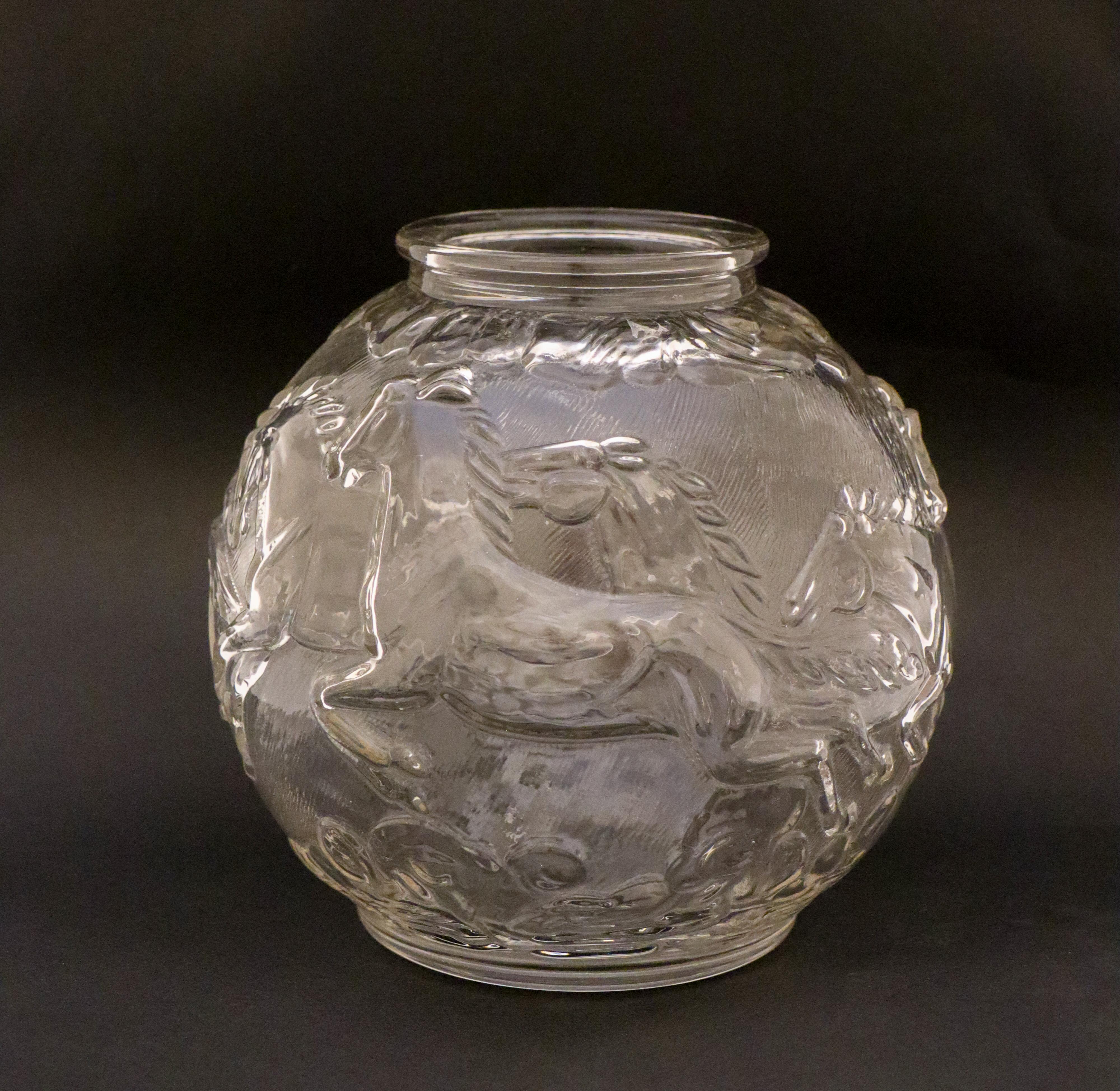 Glass Vase Transparent Glass Decor of Horses, Round Globe, Glimma Sweden In Excellent Condition For Sale In Stockholm, SE
