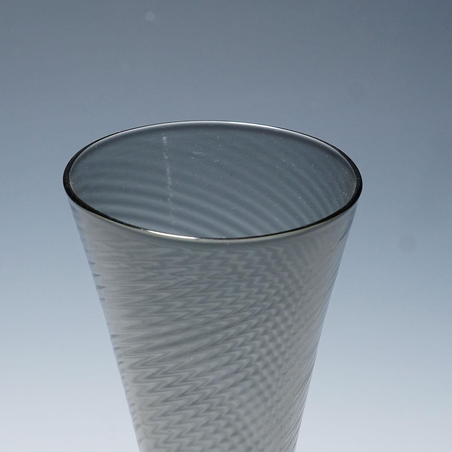 Vase aus Glas, Vetro Soffiato Venini Murano, ca. 1950er Jahre (Moderne der Mitte des Jahrhunderts) im Angebot