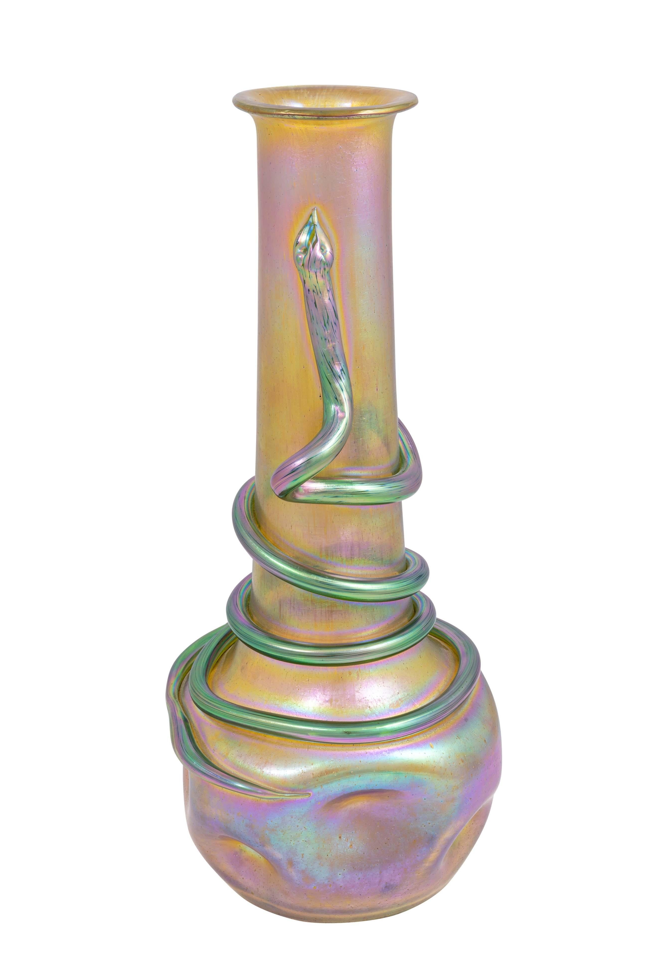 Glass Vase with a Snake Loetz Bohemian circa 1903 Iridescent Yellow Green In Good Condition In Klosterneuburg, AT