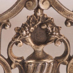 Jarrón de cristal con detalles en plata, Francia, finales del siglo XIX - principios del siglo XX