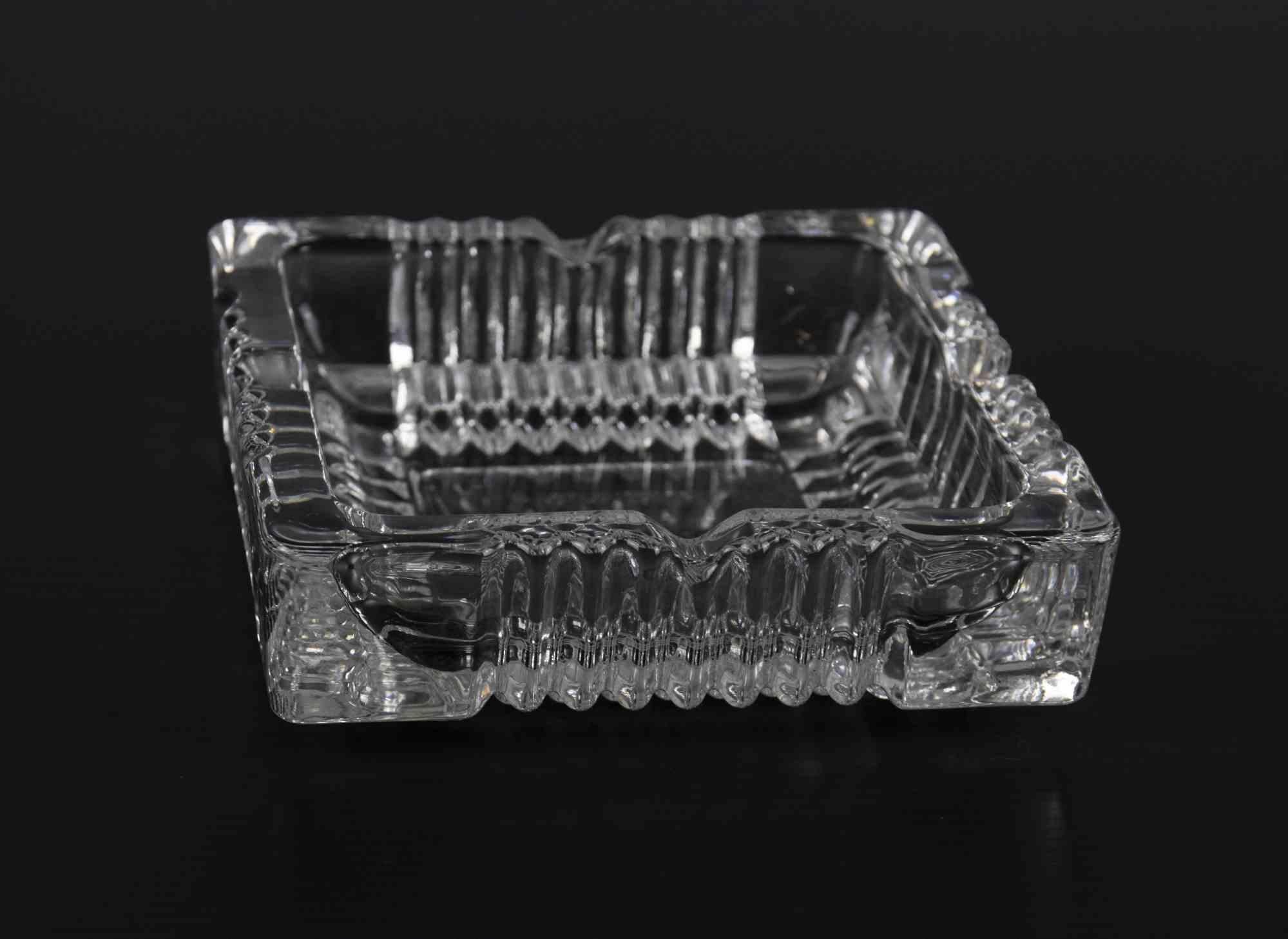 Glass vintage ashtray is an original decorative object realized in the 1970s.

Original art glass.

Made in Italy.

Dimensions: 14 x 15 cm. 

Perfect conditions.