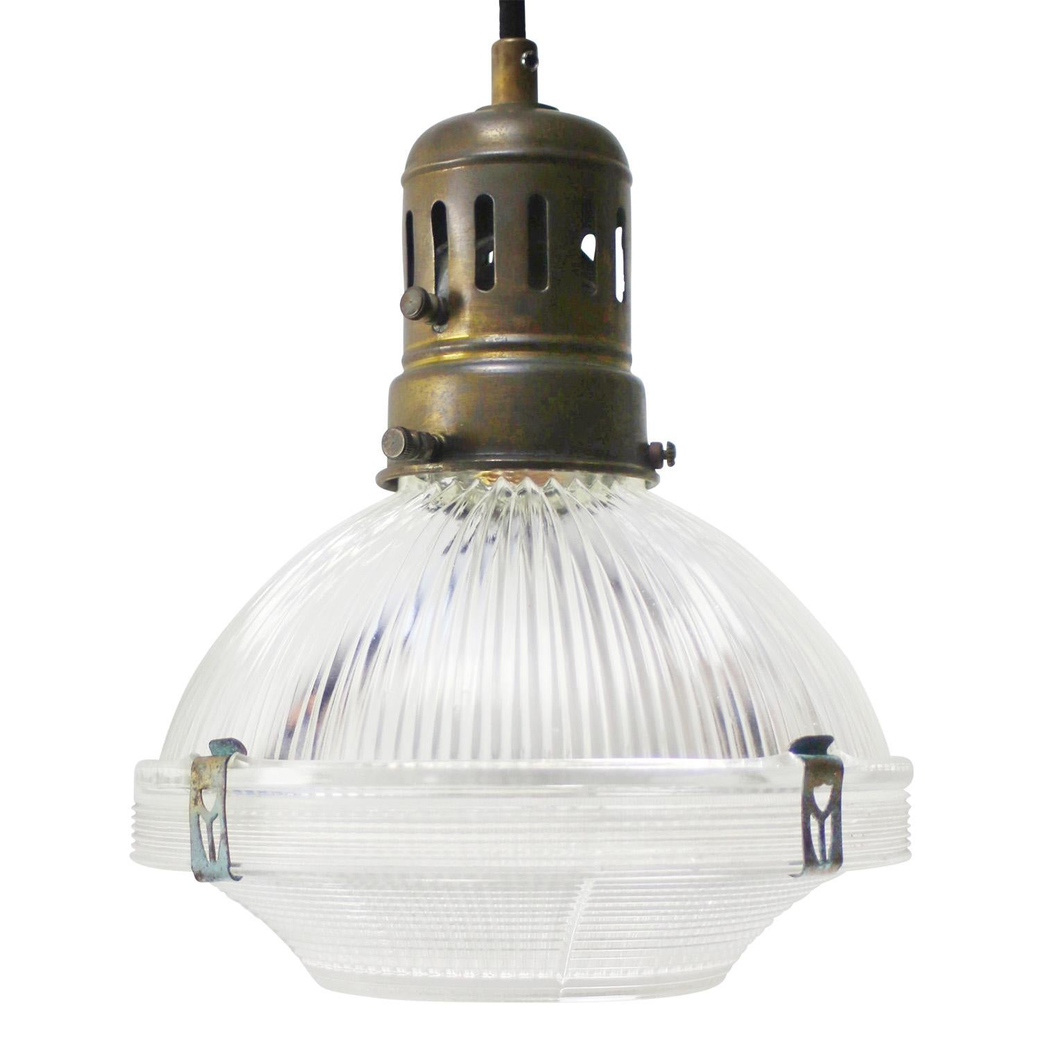 Lampe pendante en verre, laiton, vintage industriel, par Holophane, France Bon état - En vente à Amsterdam, NL