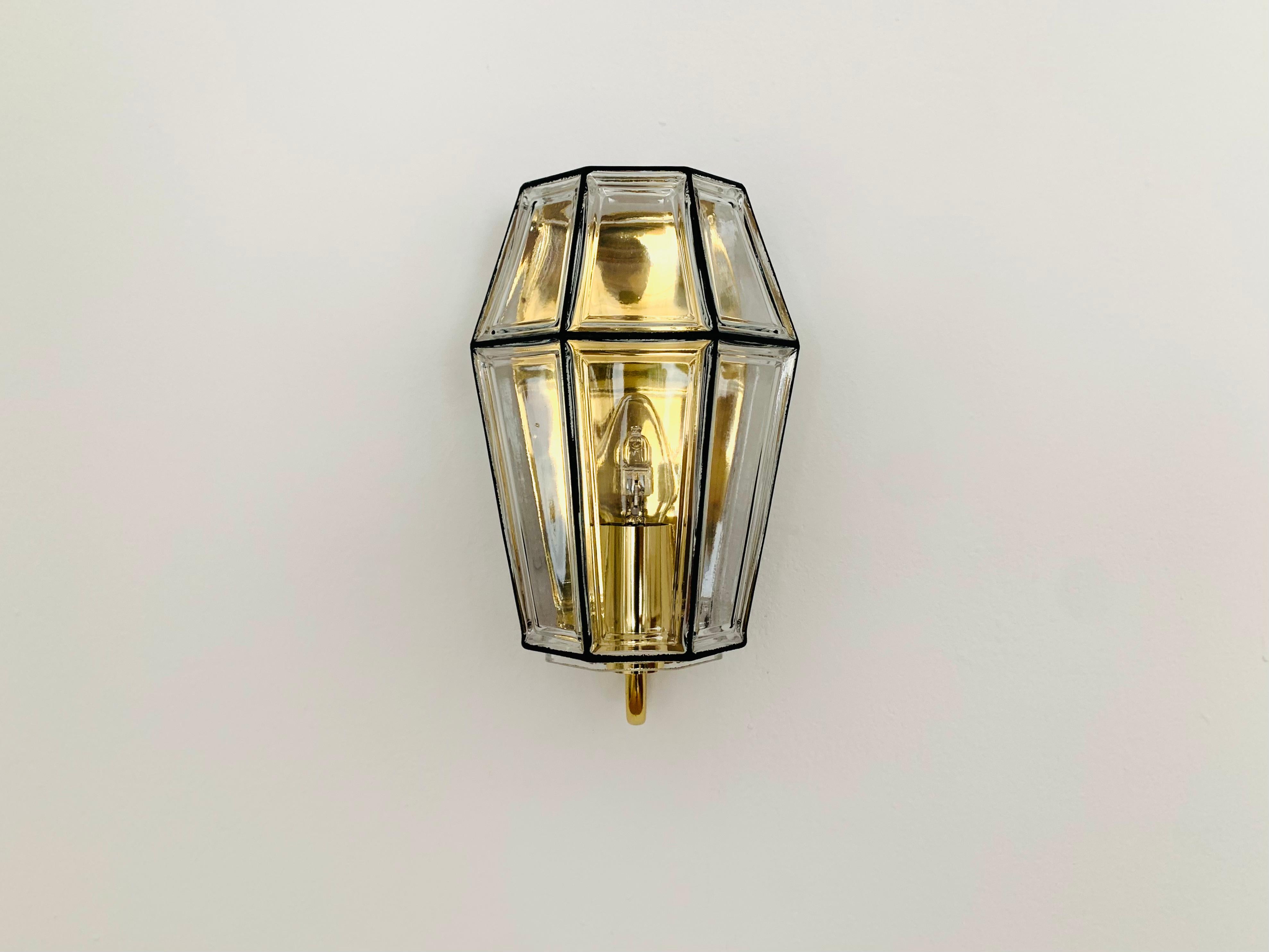Very nice glass wall lamp from Glashütte Limburg.
The design creates a great play of light and enchants with its charisma.
Wonderful design and very high quality workmanship.

Manufacturer: Glashütte Limburg

Condition:

Very good vintage
